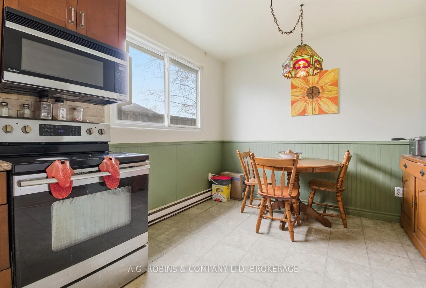 Photo 17 of 29 Lanark Crescent, St. Catharines, Carlton/Bunting — HOMEH