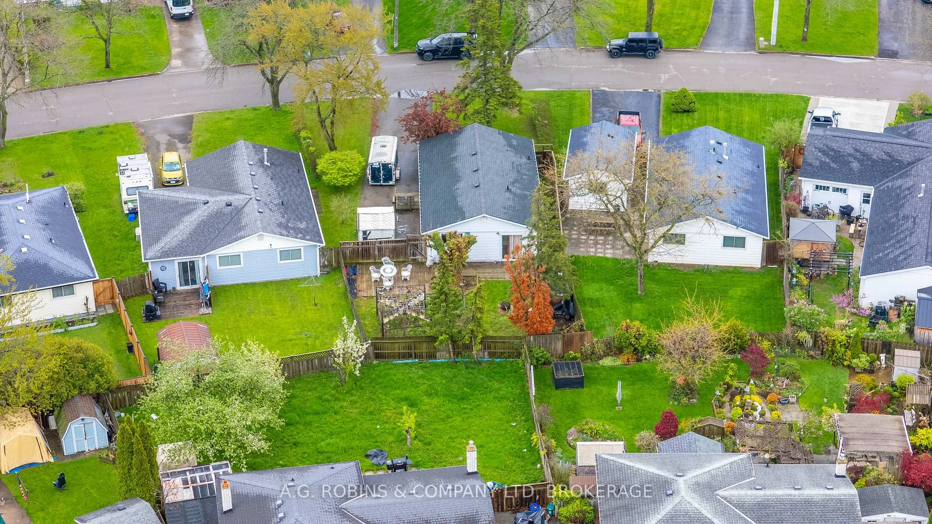 Photo 38 of 29 Lanark Crescent, St. Catharines, Carlton/Bunting — HOMEH