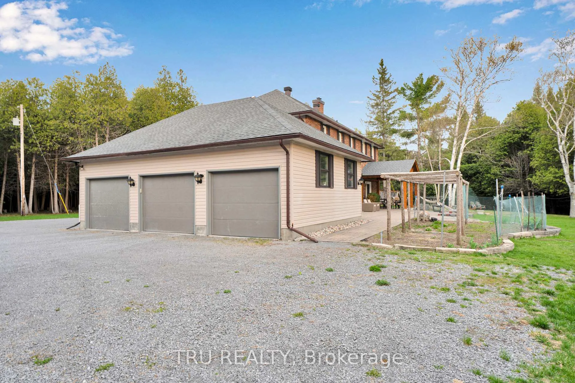 Photo 2 of 2529 Marshwood Road, Ottawa, Huntley Ward (North West) — HOMEH