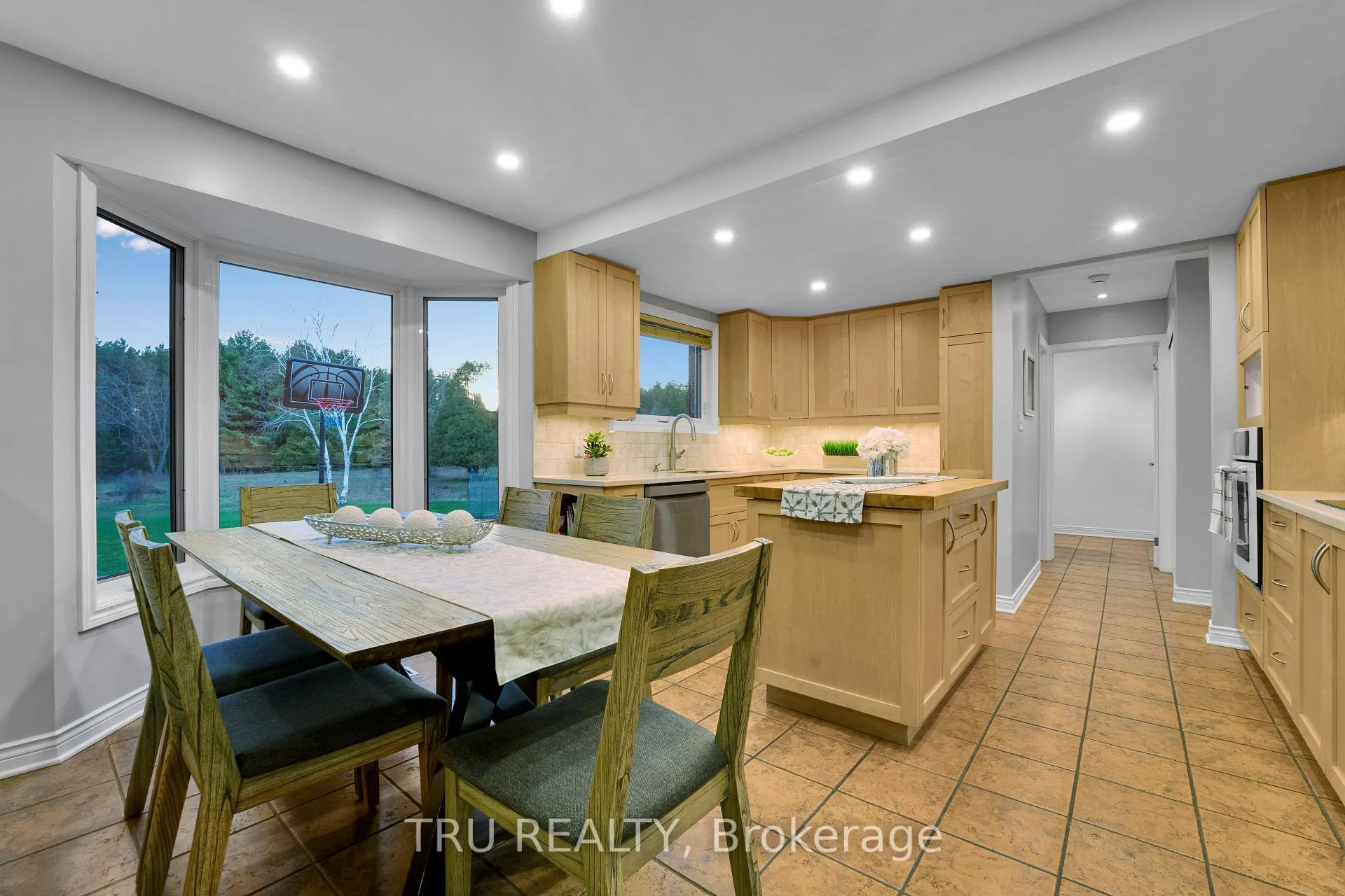 Photo 5 of 2529 Marshwood Road, Ottawa, Huntley Ward (North West) — HOMEH