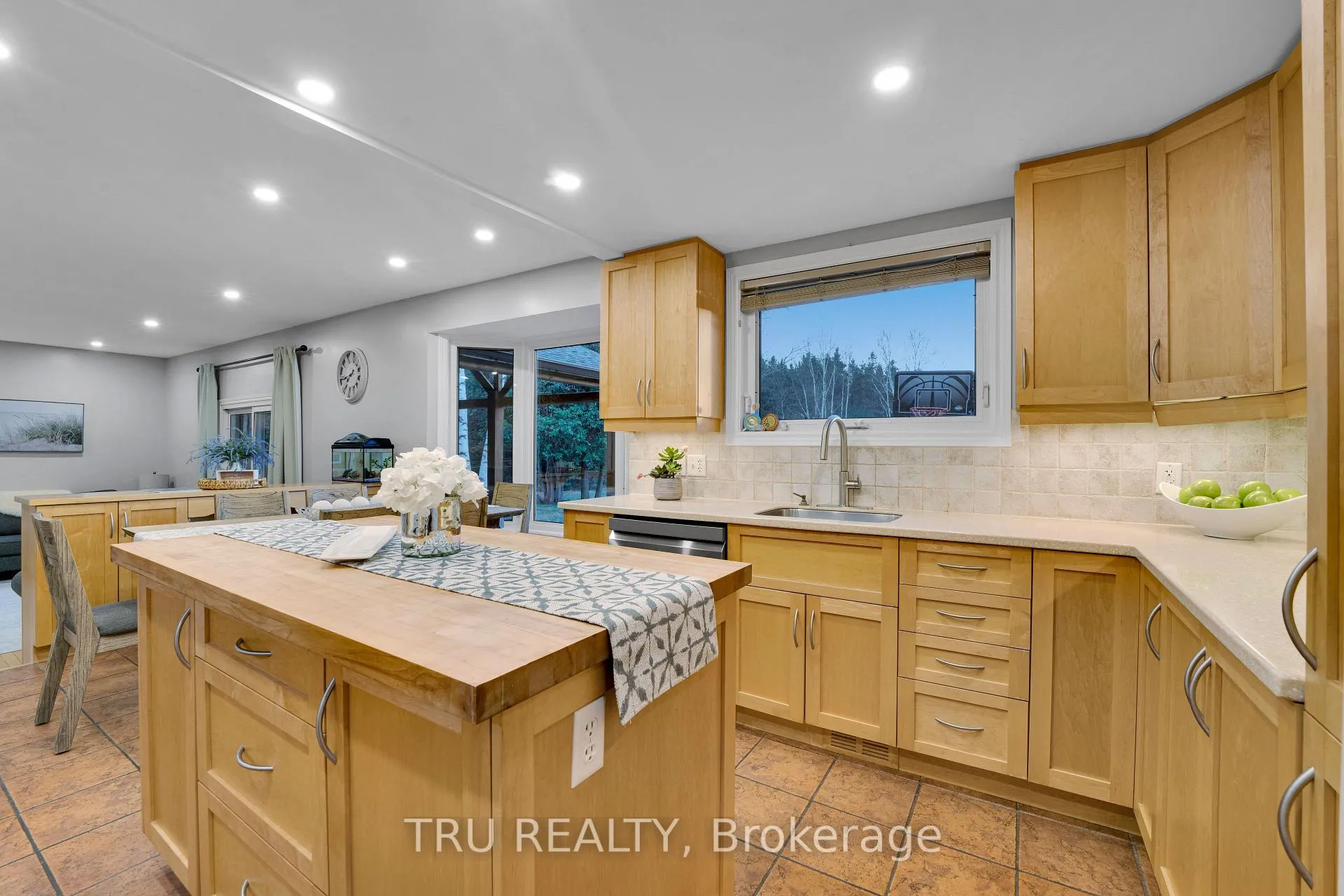 Photo 10 of 2529 Marshwood Road, Ottawa, Huntley Ward (North West) — HOMEH