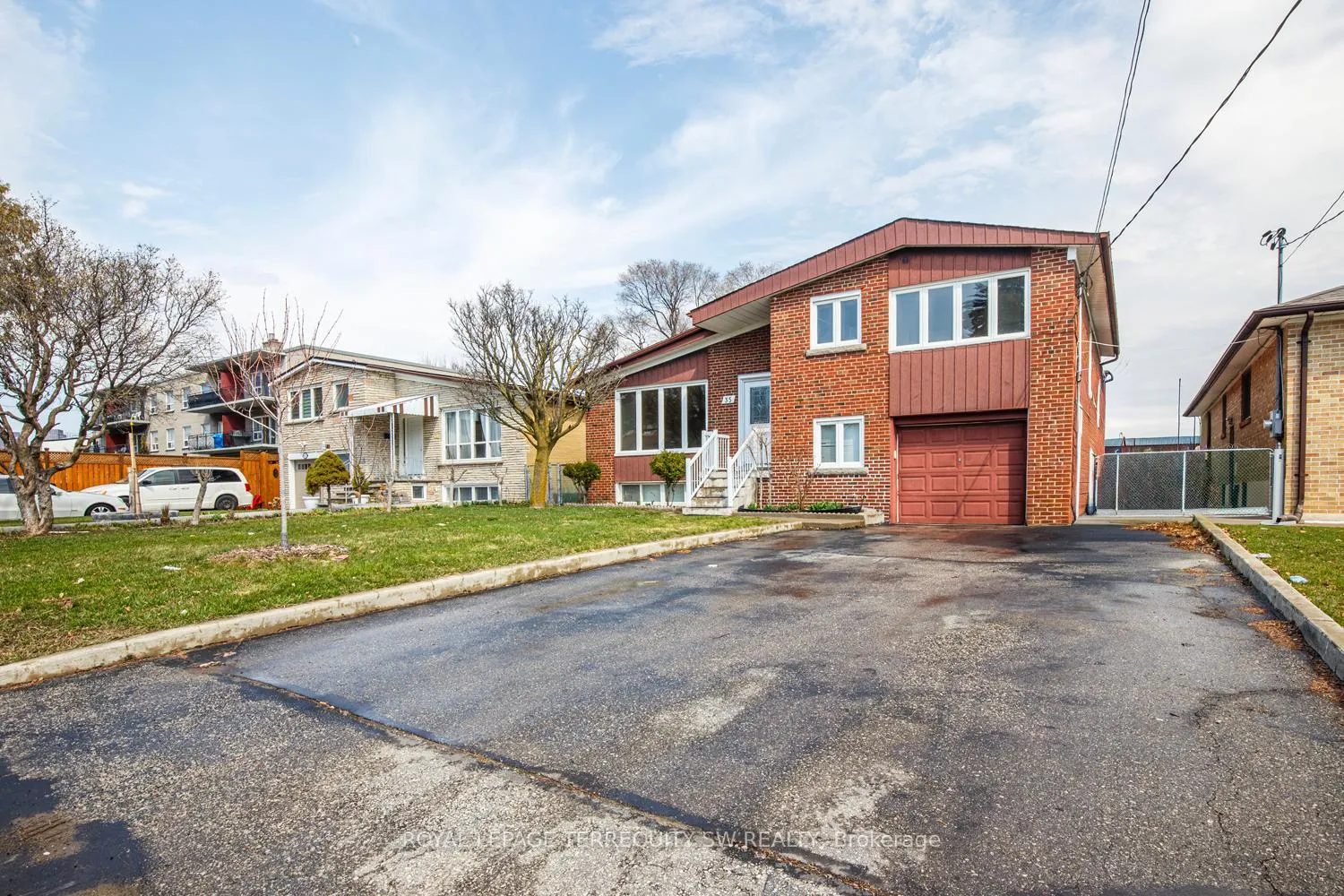 Photo 2 of 35 Euphrasia Drive, North York, Yorkdale-Glen Park — HOMEH