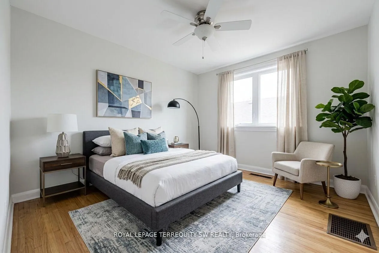 Photo 5 of 35 Euphrasia Drive, North York, Yorkdale-Glen Park — HOMEH