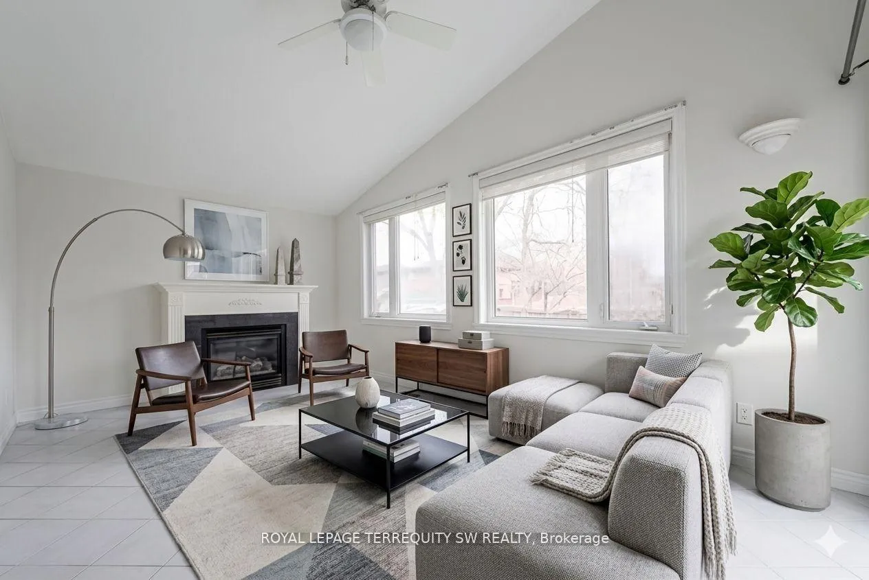 Photo 6 of 35 Euphrasia Drive, North York, Yorkdale-Glen Park — HOMEH