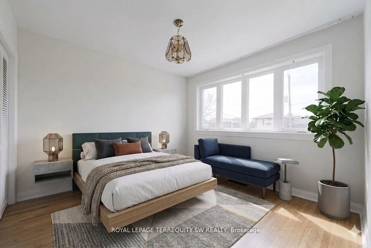 Photo 7 of 35 Euphrasia Drive, North York, Yorkdale-Glen Park — HOMEH