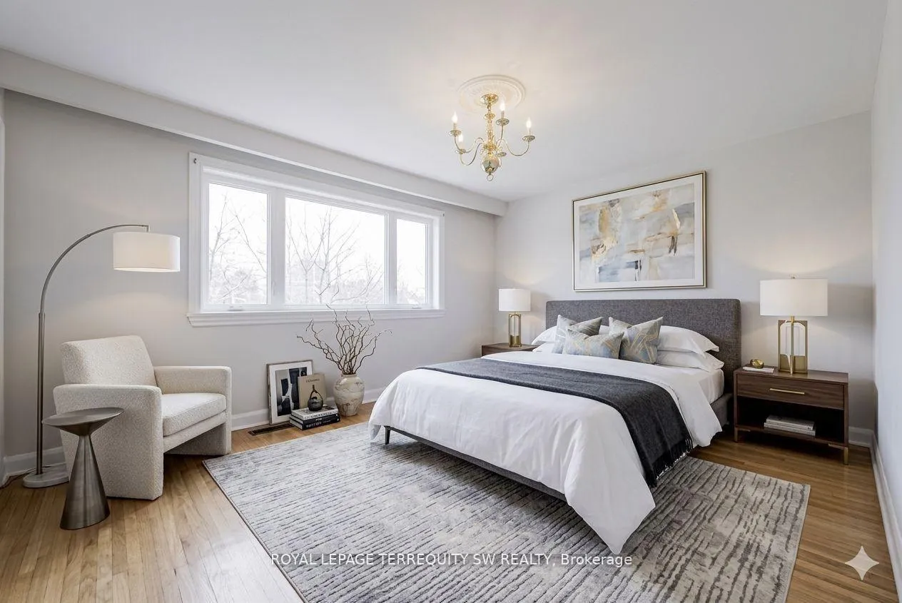 Photo 8 of 35 Euphrasia Drive, North York, Yorkdale-Glen Park — HOMEH