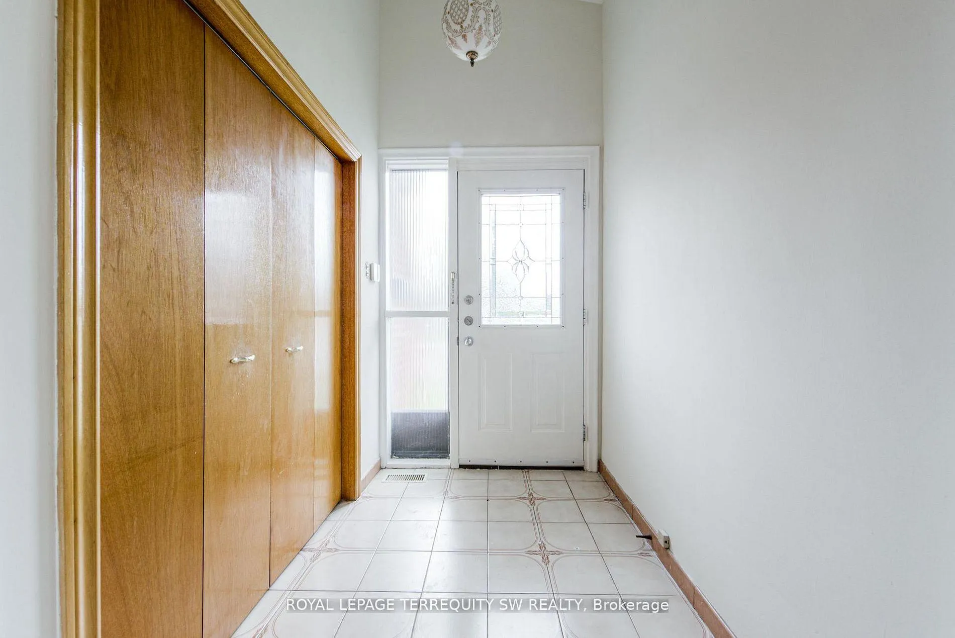 Photo 9 of 35 Euphrasia Drive, North York, Yorkdale-Glen Park — HOMEH
