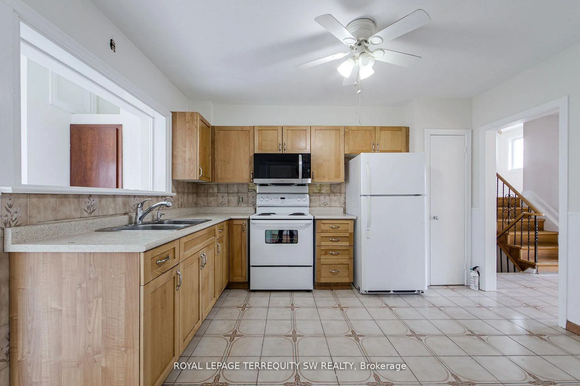 Photo 14 of 35 Euphrasia Drive, North York, Yorkdale-Glen Park — HOMEH
