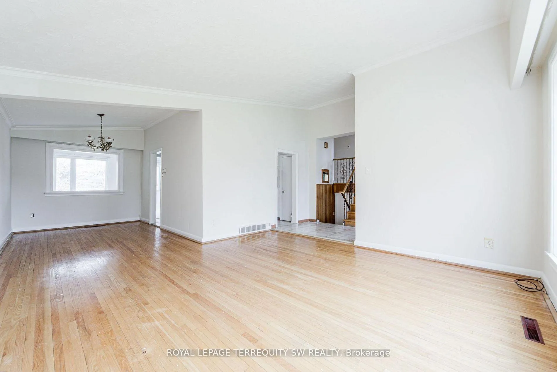 Photo 19 of 35 Euphrasia Drive, North York, Yorkdale-Glen Park — HOMEH