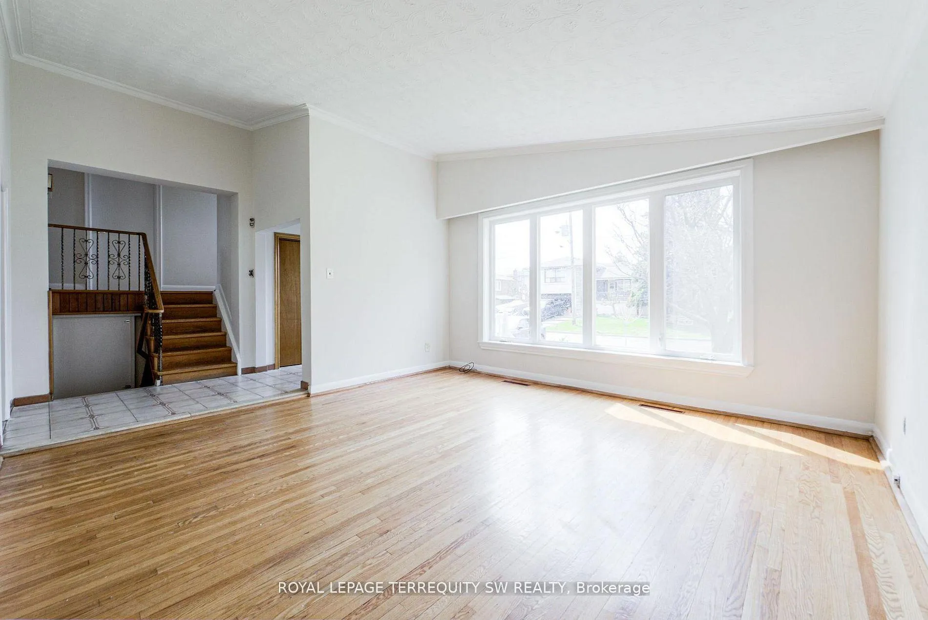 Photo 20 of 35 Euphrasia Drive, North York, Yorkdale-Glen Park — HOMEH