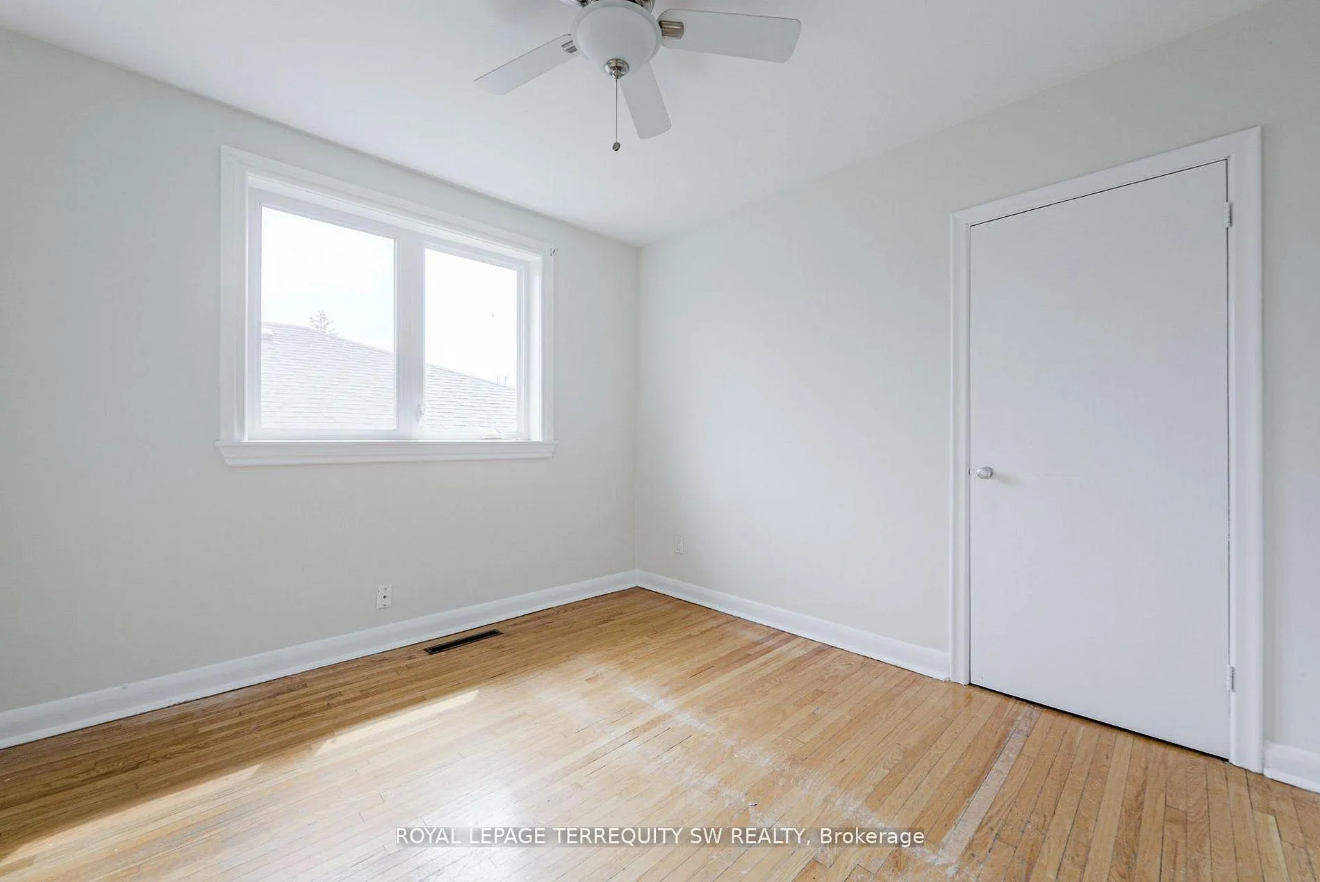 Photo 27 of 35 Euphrasia Drive, North York, Yorkdale-Glen Park — HOMEH