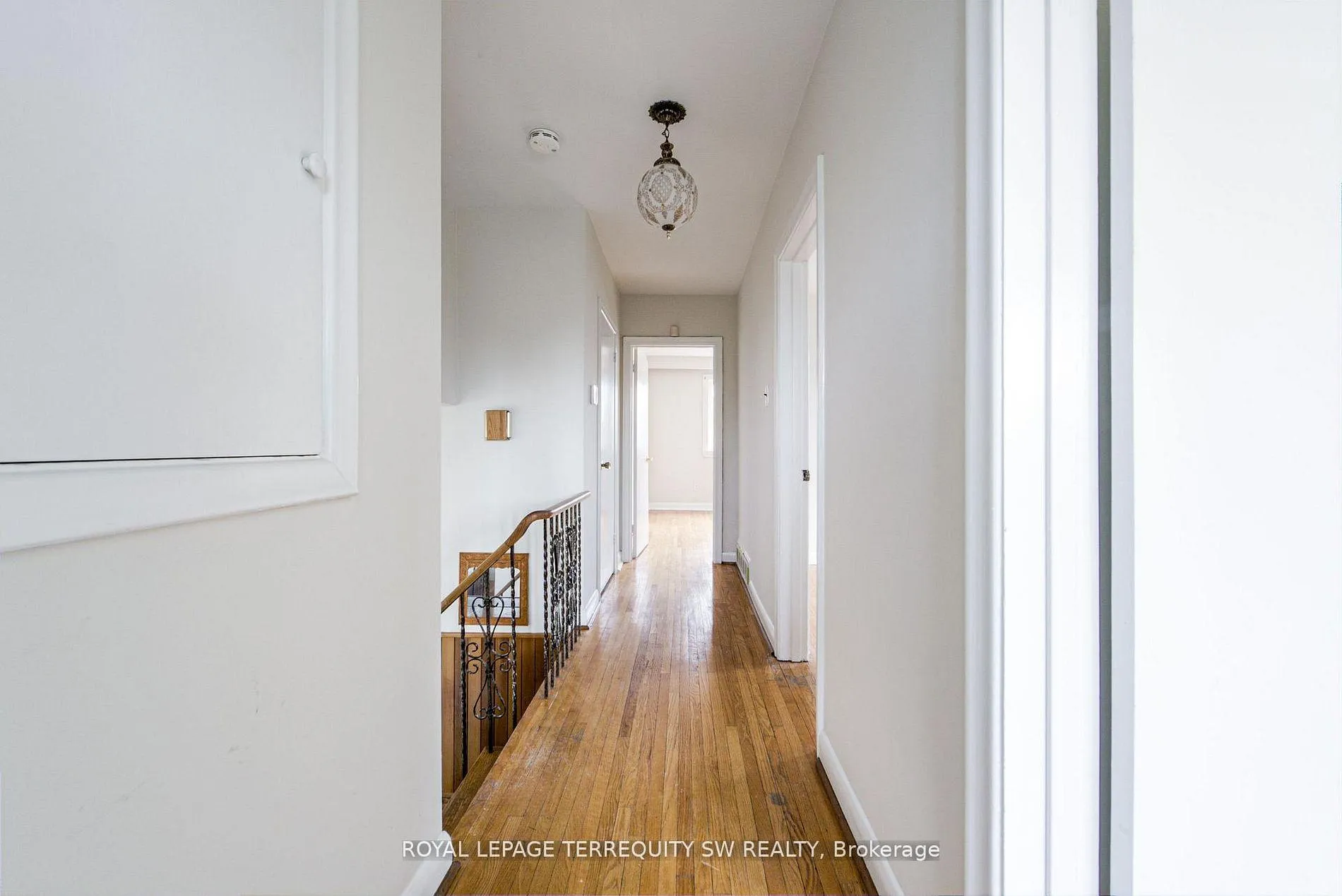Photo 29 of 35 Euphrasia Drive, North York, Yorkdale-Glen Park — HOMEH