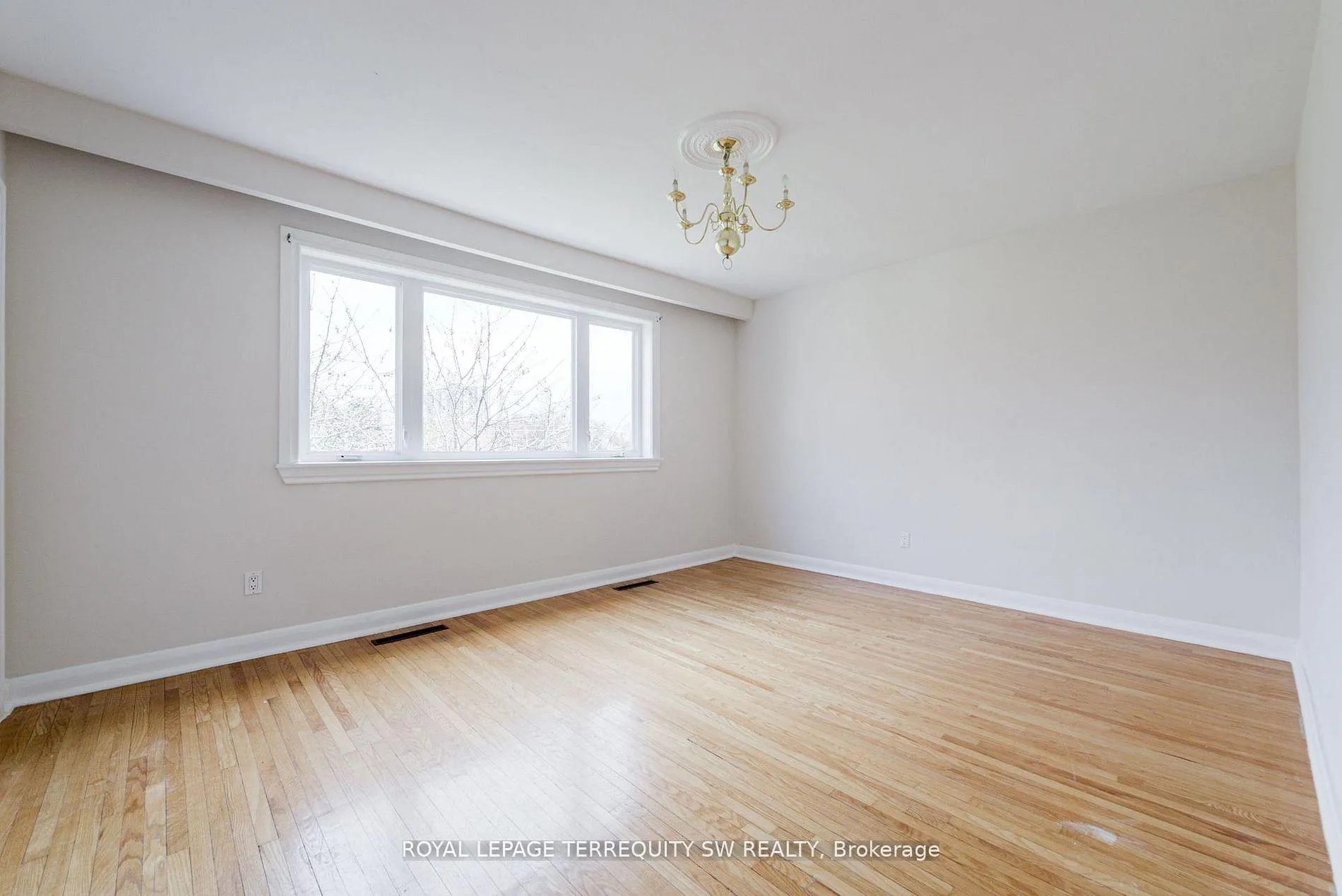 Photo 30 of 35 Euphrasia Drive, North York, Yorkdale-Glen Park — HOMEH