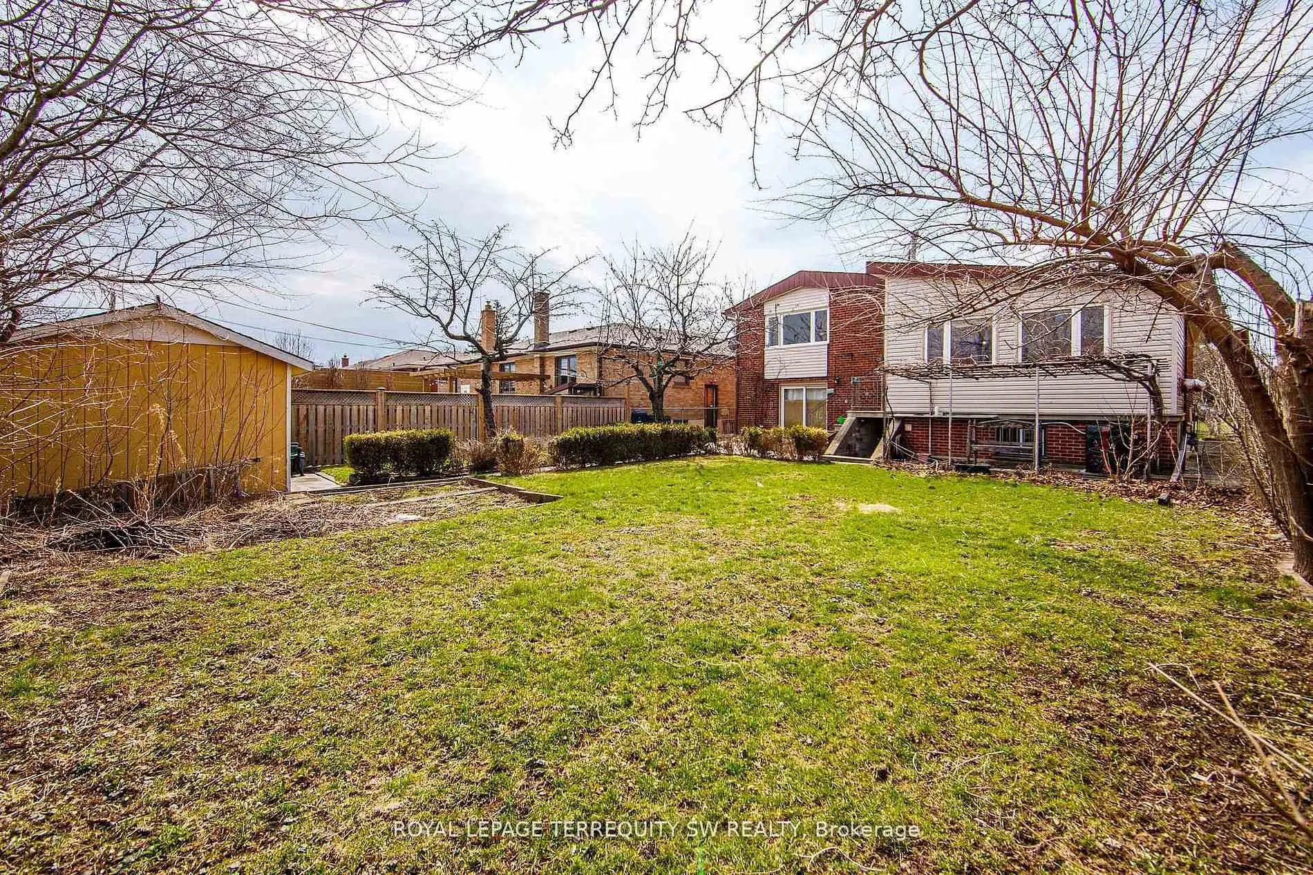 Photo 37 of 35 Euphrasia Drive, North York, Yorkdale-Glen Park — HOMEH