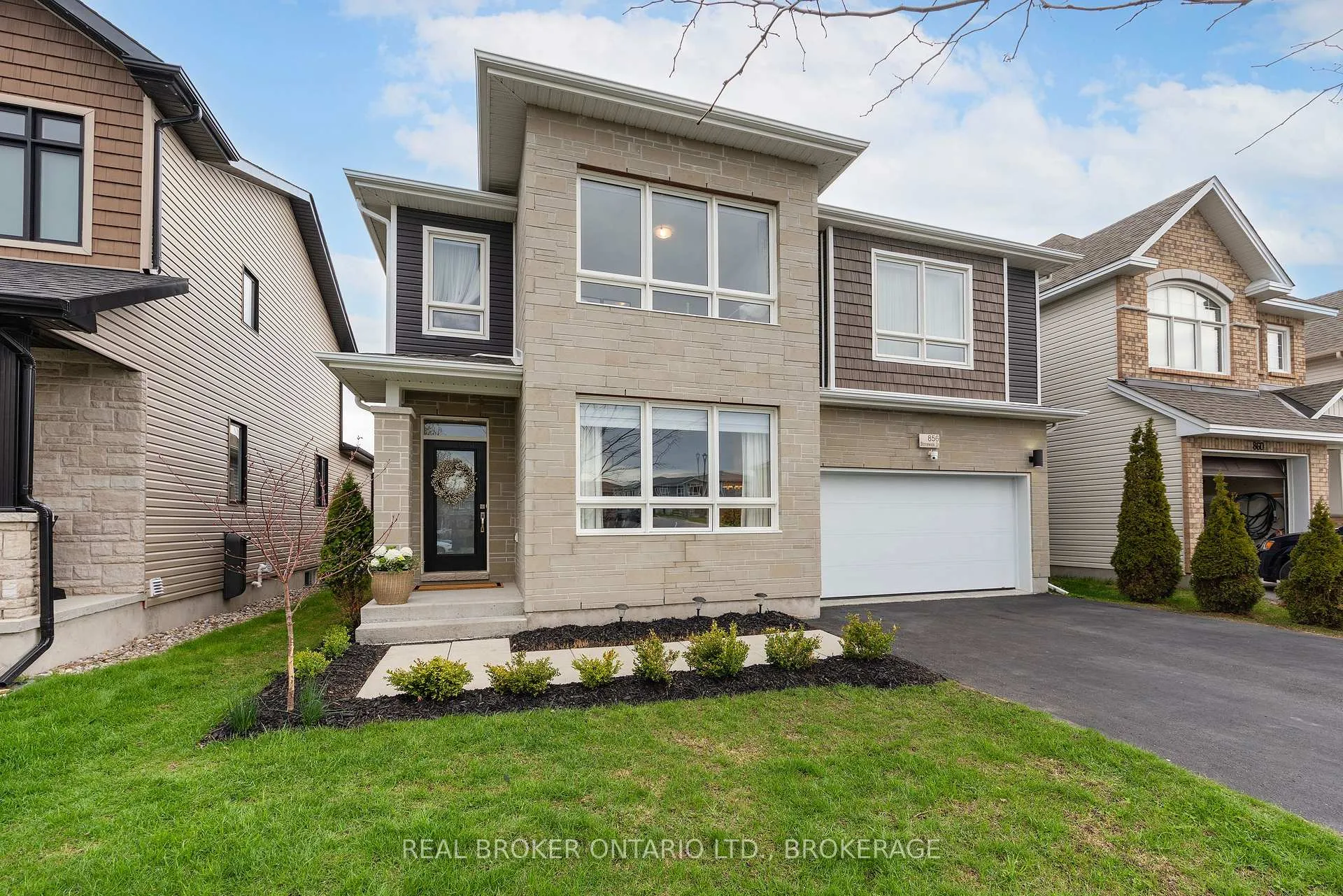 Photo 3 of 856 Stonewalk Drive, Kingston, Kingston East (Incl Barret Crt) — HOMEH