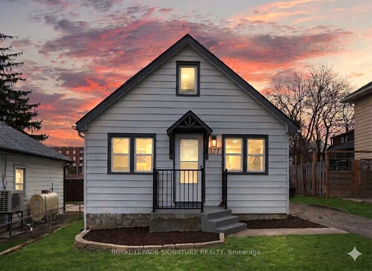Front of 377 Adelaide Avenue W