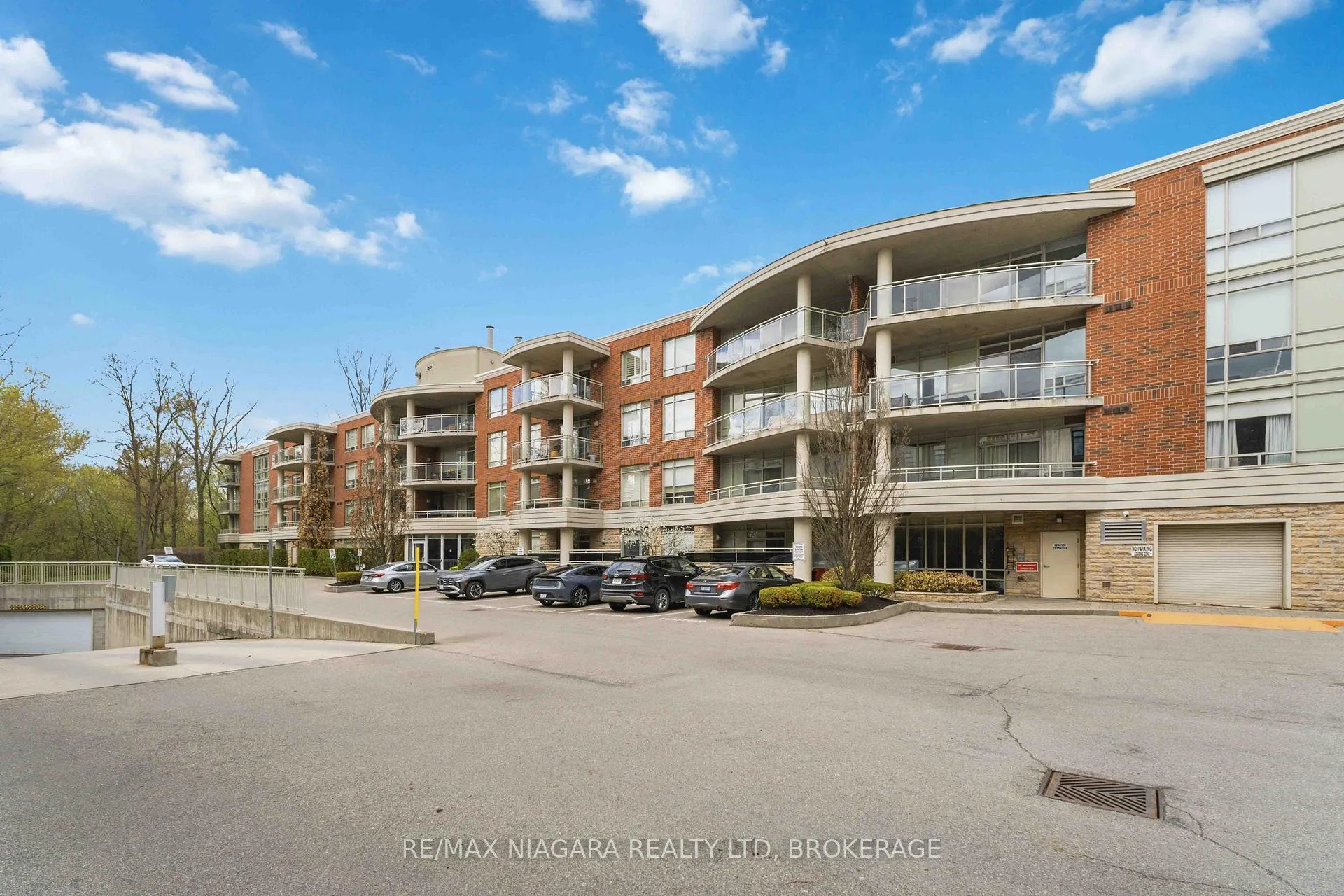Photo 2 of Unit 107, 125 Wilson Street W, Hamilton, Ancaster — HOMEH