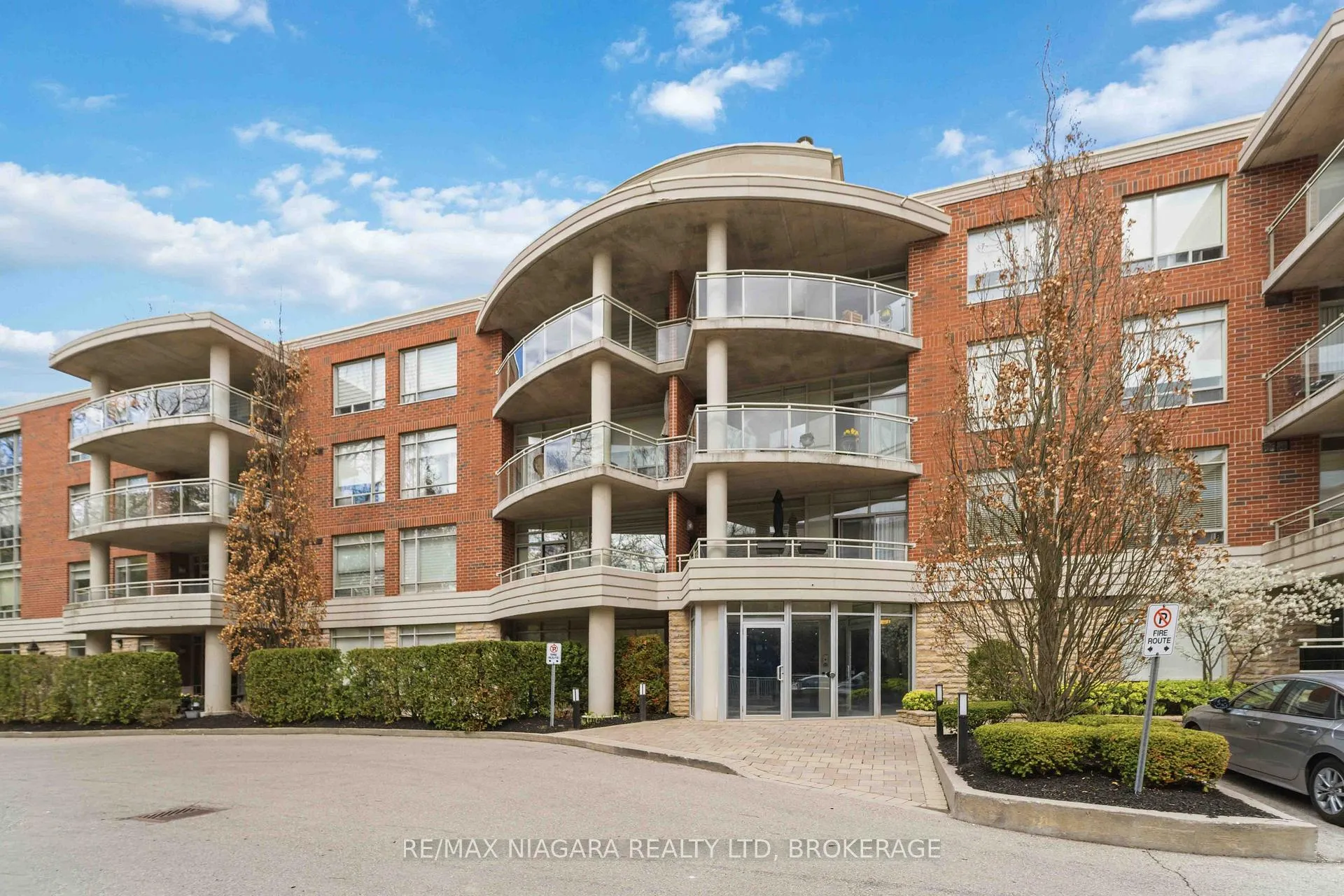 Photo 3 of Unit 107, 125 Wilson Street W, Hamilton, Ancaster — HOMEH