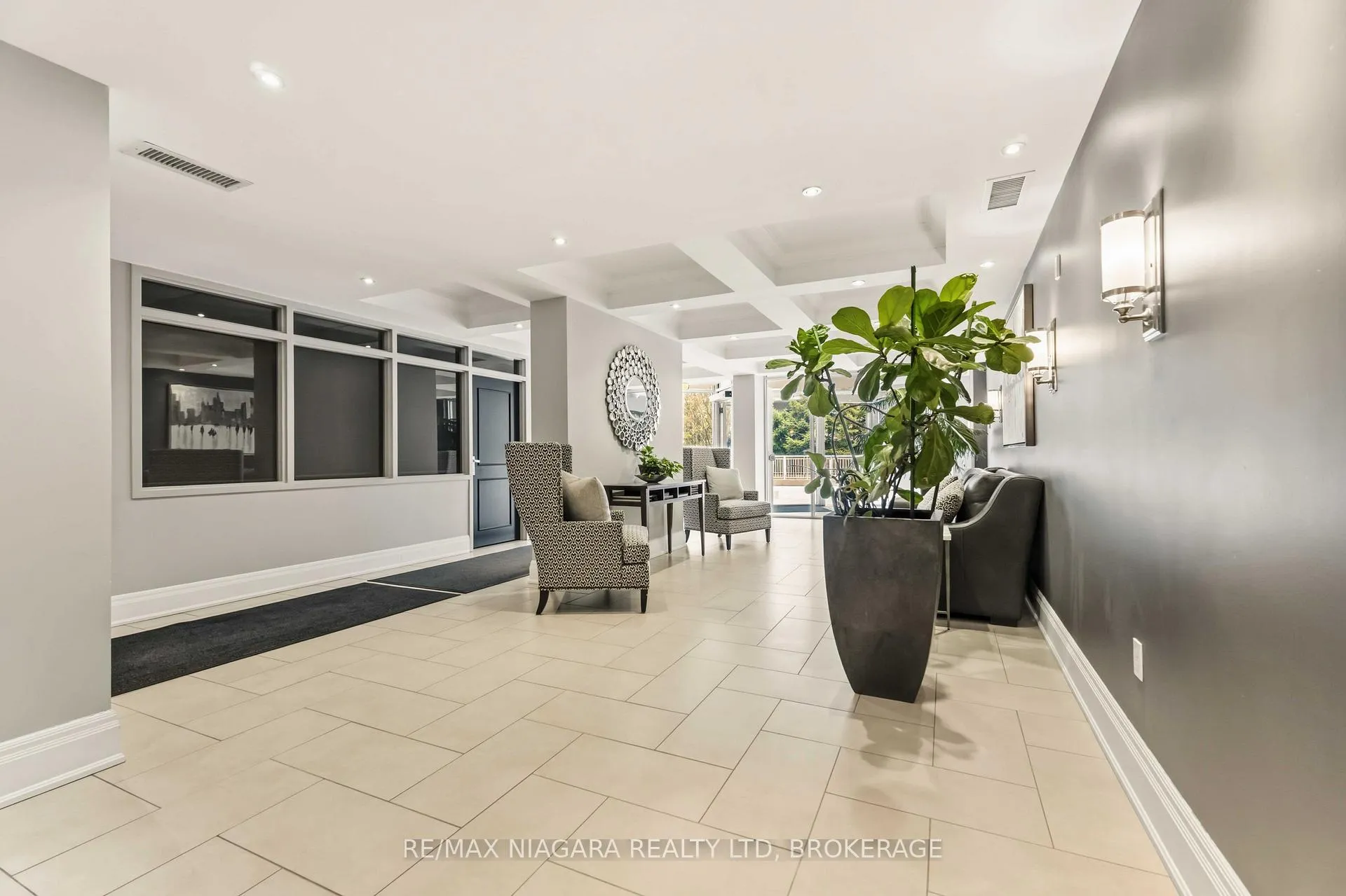 Photo 4 of Unit 107, 125 Wilson Street W, Hamilton, Ancaster — HOMEH