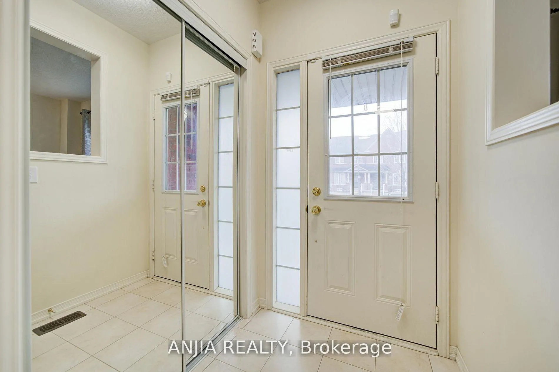 Photo 3 of 1124 Bur Oak Avenue, Markham, Wismer — HOMEH