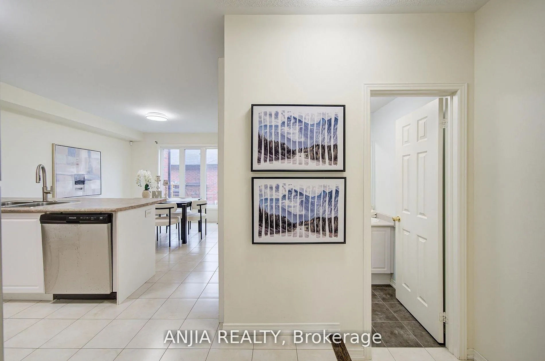 Photo 8 of 1124 Bur Oak Avenue, Markham, Wismer — HOMEH