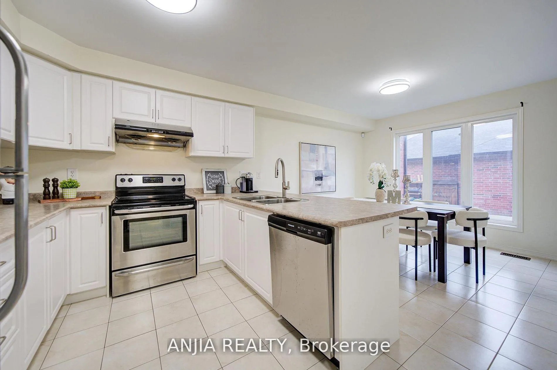 Photo 9 of 1124 Bur Oak Avenue, Markham, Wismer — HOMEH