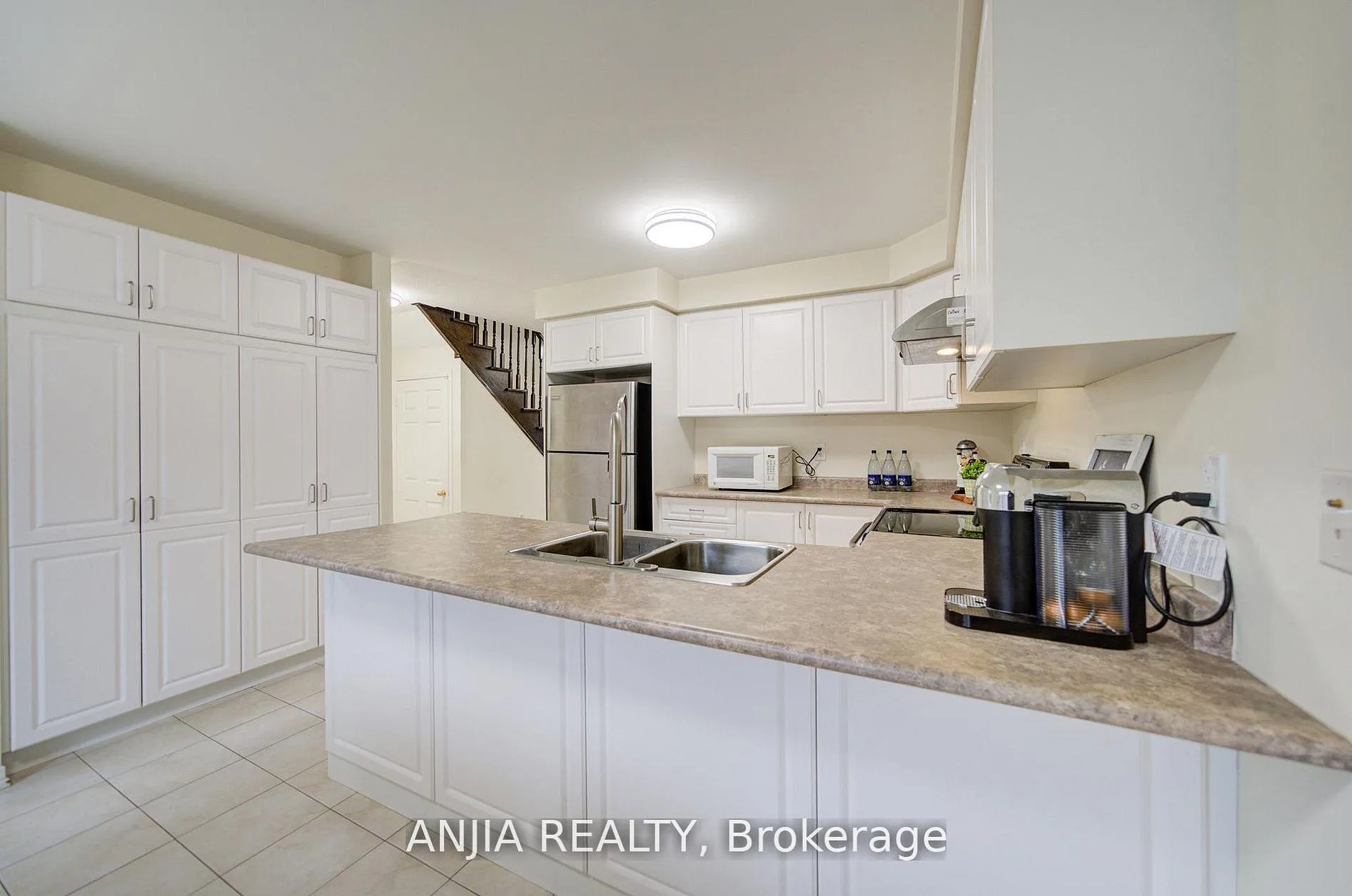 Photo 12 of 1124 Bur Oak Avenue, Markham, Wismer — HOMEH