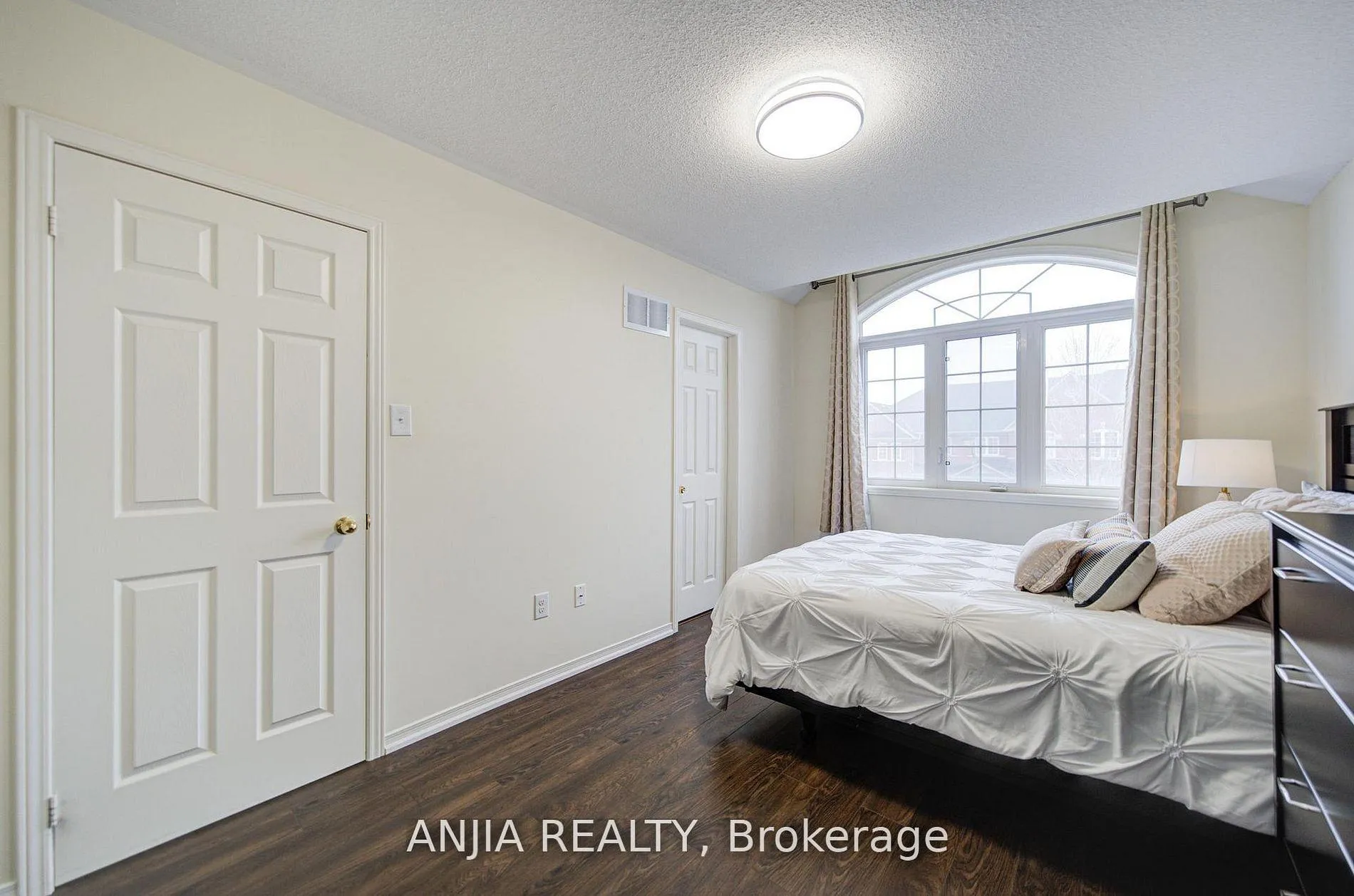 Photo 16 of 1124 Bur Oak Avenue, Markham, Wismer — HOMEH