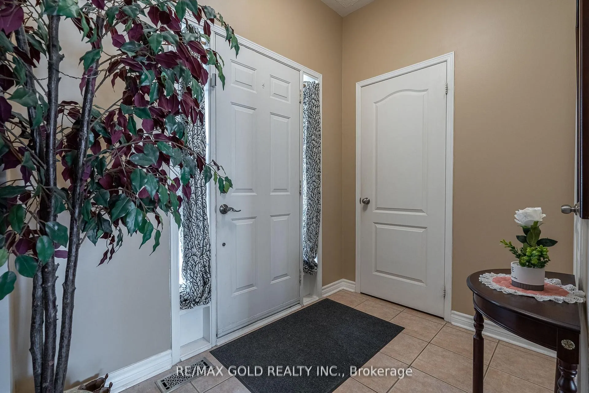 Photo 2 of 31 Mistdale Crescent, Brampton, Fletcher's Meadow — HOMEH