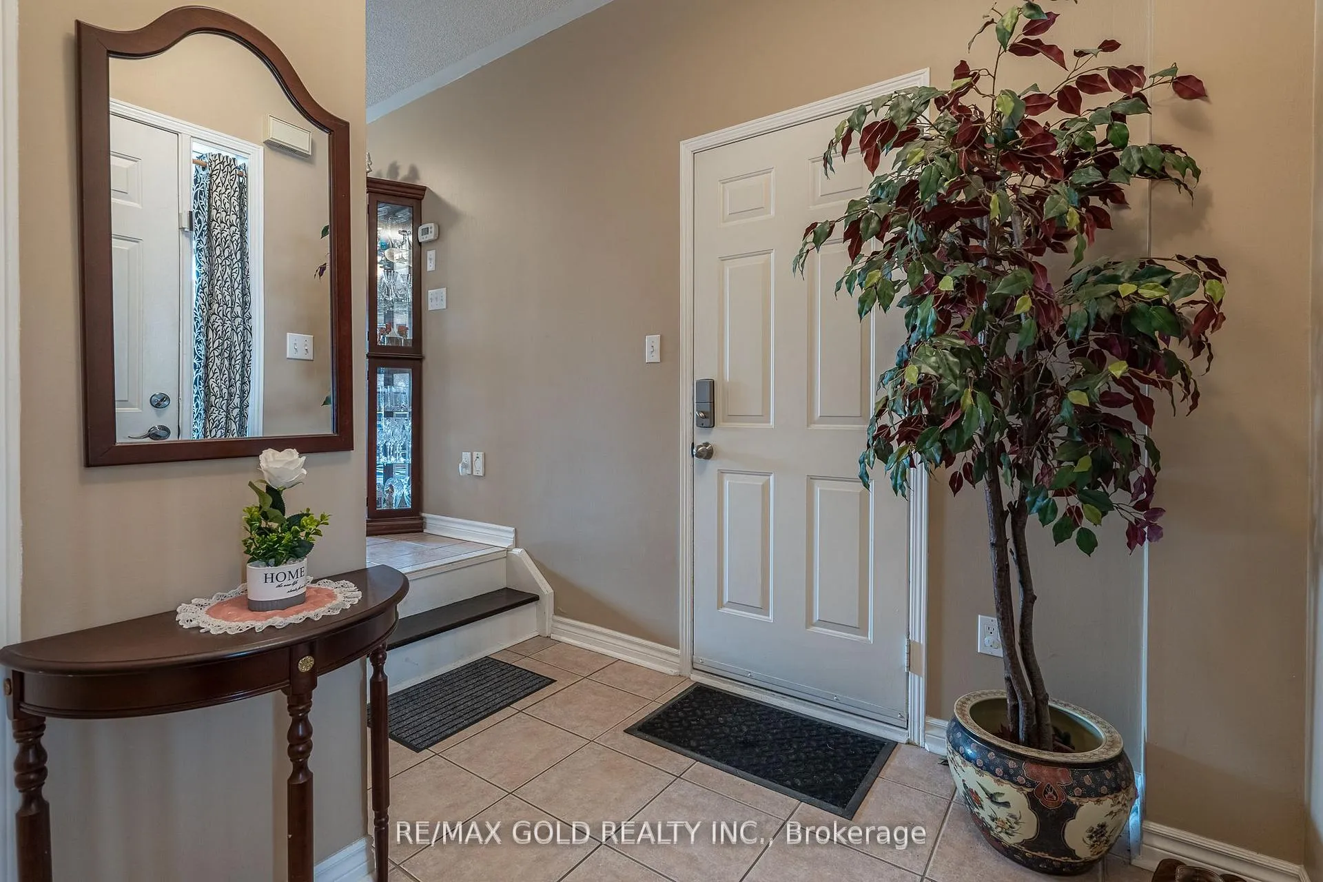 Photo 3 of 31 Mistdale Crescent, Brampton, Fletcher's Meadow — HOMEH