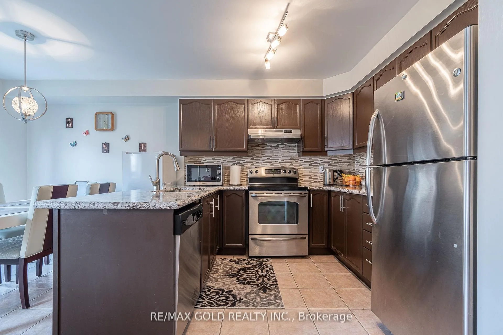 Photo 8 of 31 Mistdale Crescent, Brampton, Fletcher's Meadow — HOMEH