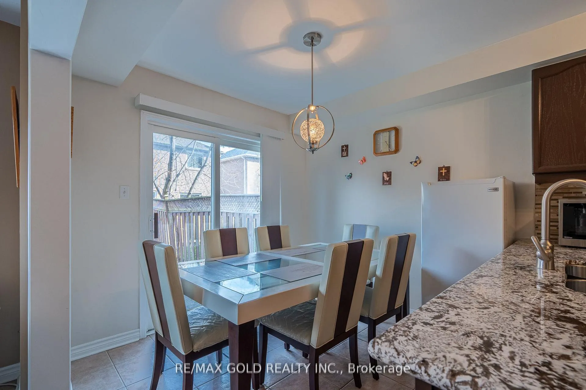 Photo 9 of 31 Mistdale Crescent, Brampton, Fletcher's Meadow — HOMEH