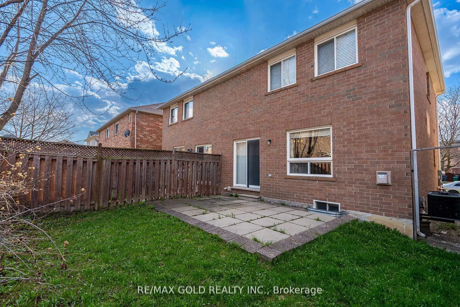 Photo 22 of 31 Mistdale Crescent, Brampton, Fletcher's Meadow — HOMEH