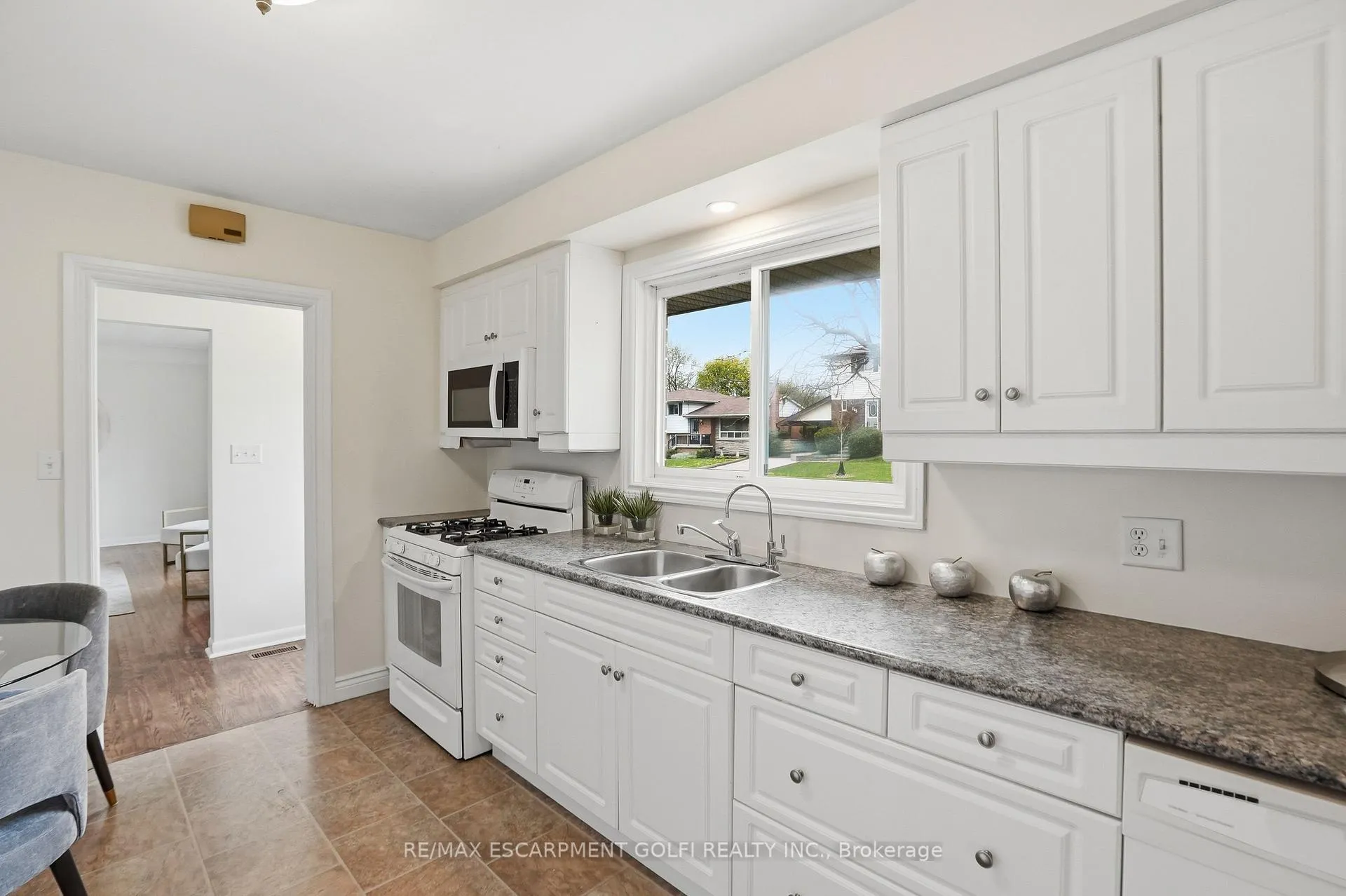 Photo 7 of 150 West 28th Street, Hamilton, Westcliffe — HOMEH