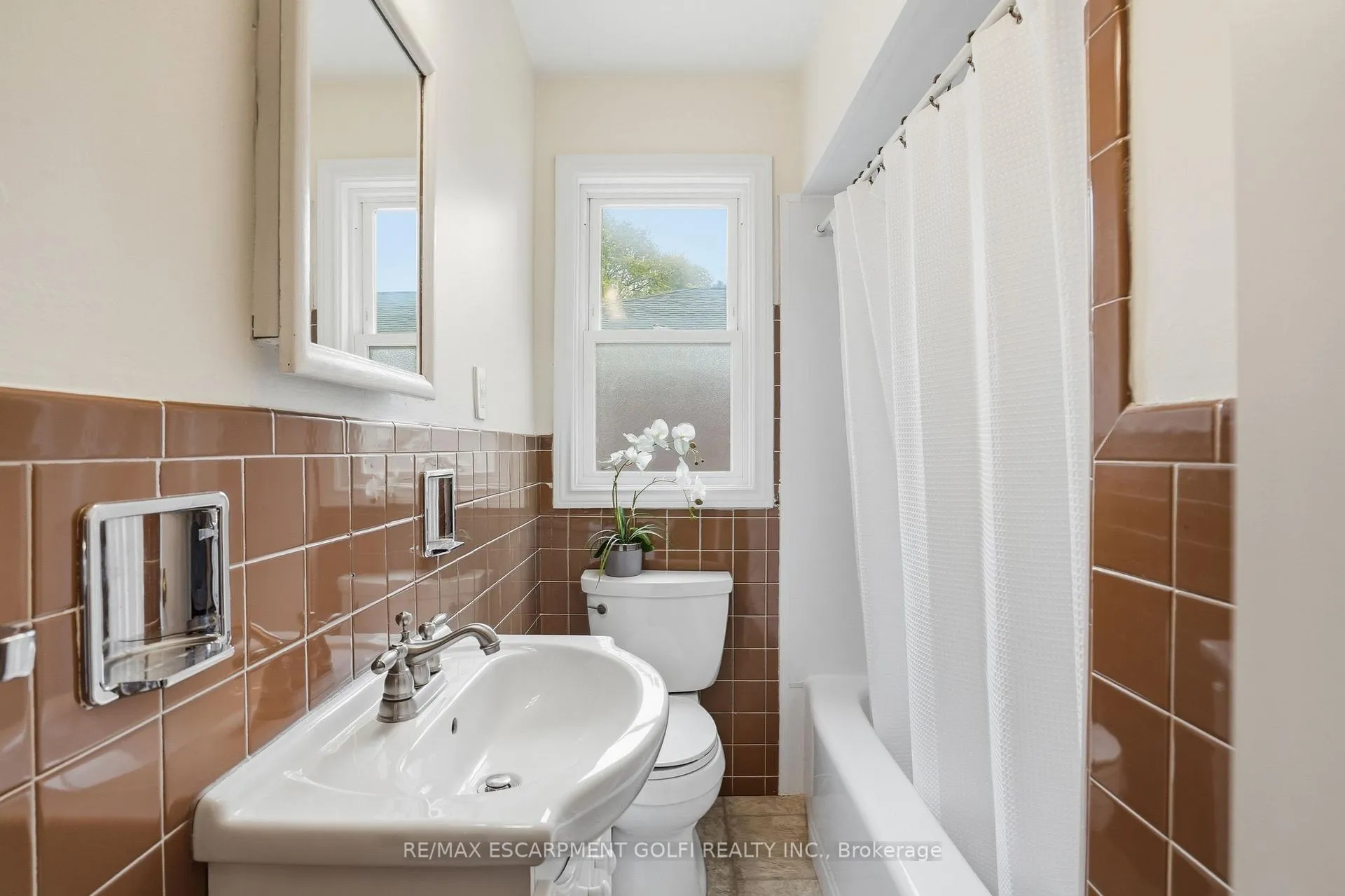 Photo 8 of 150 West 28th Street, Hamilton, Westcliffe — HOMEH
