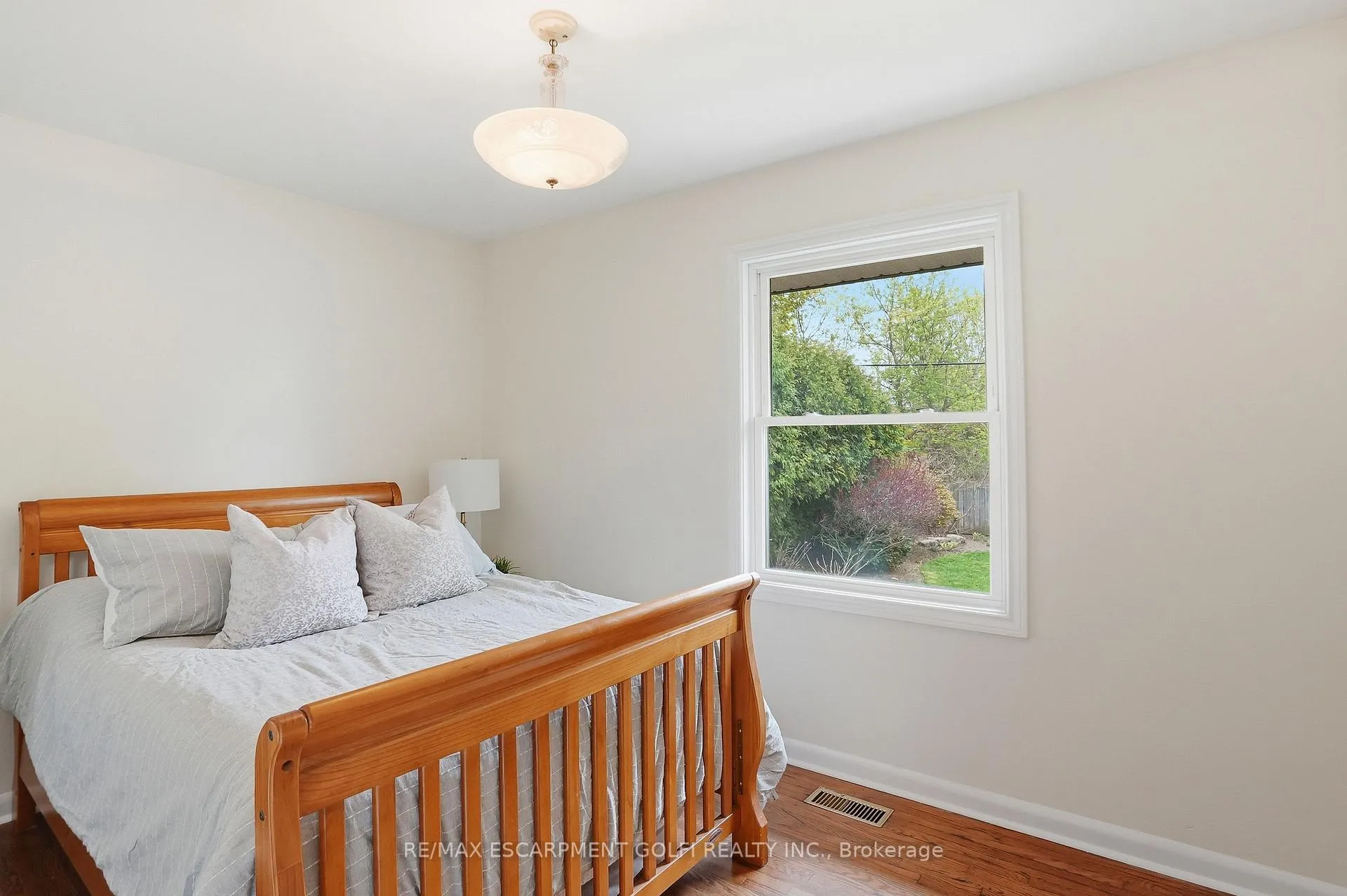 Photo 9 of 150 West 28th Street, Hamilton, Westcliffe — HOMEH