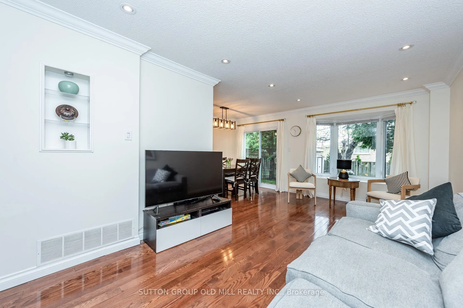 Photo 9 of 1603 Dewberry Crescent, Mississauga, Rathwood — HOMEH