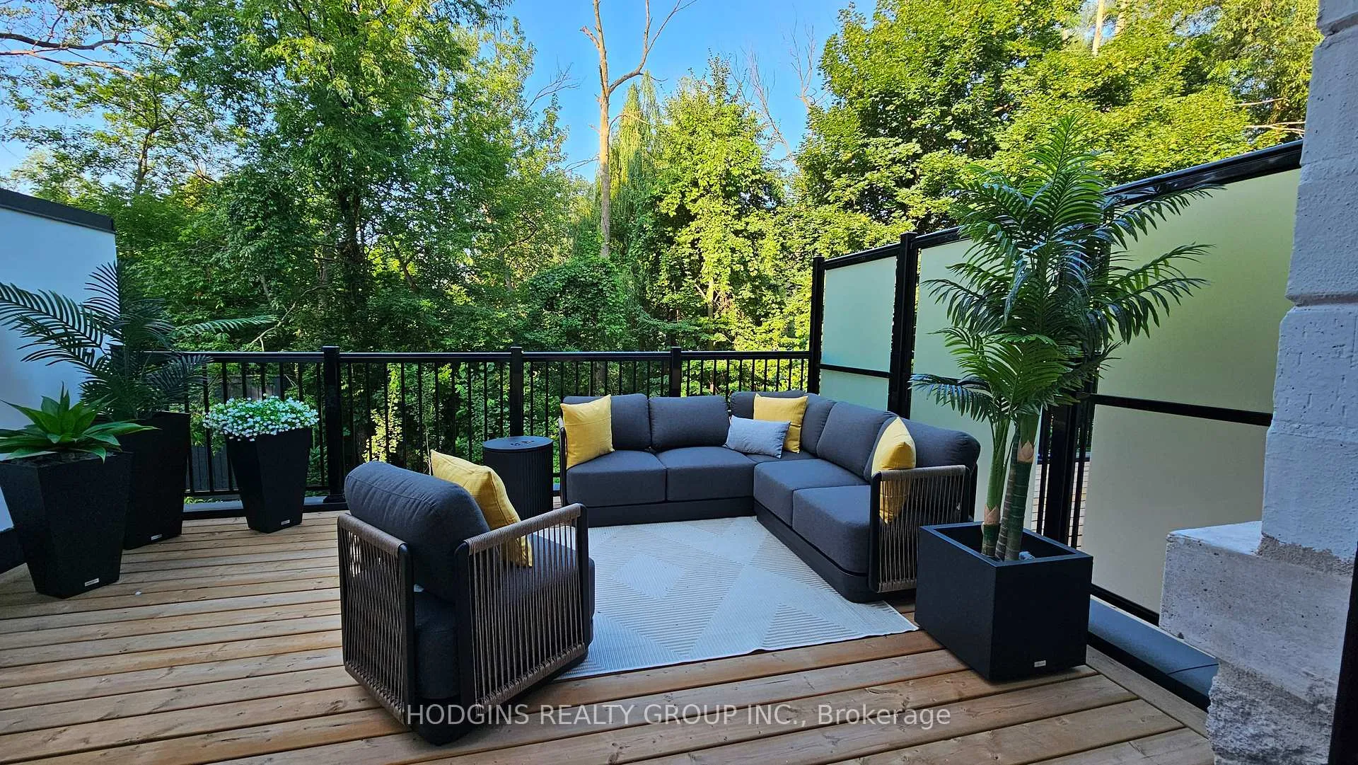Photo 3 of Unit 14, 1136 Mona Road, Mississauga, Mineola — HOMEH