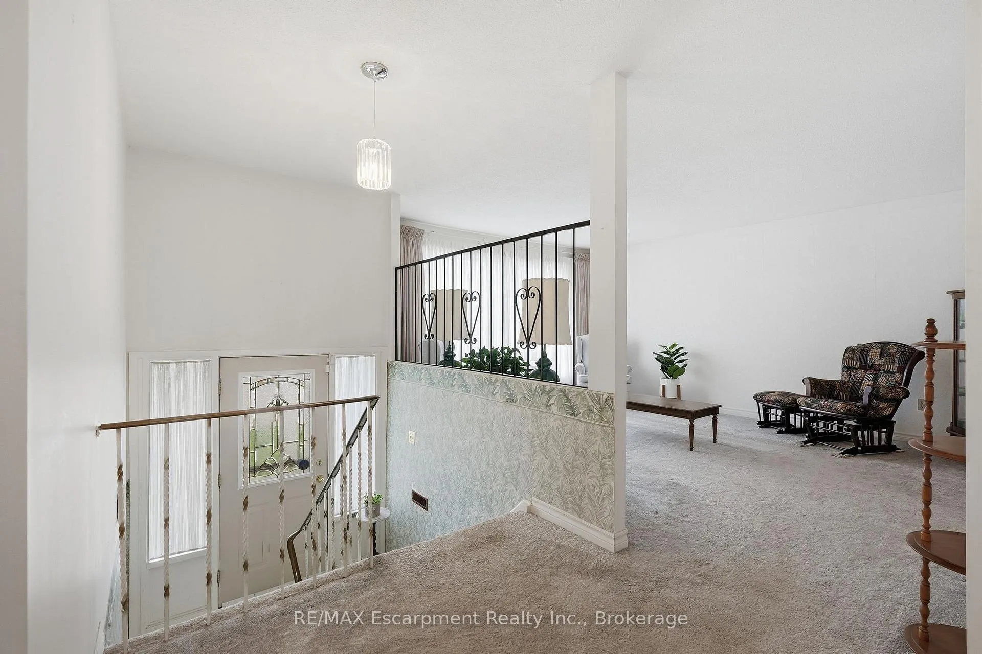 Photo 2 of 10 Farmingdale Crescent, Barrie, Cundles East — HOMEH