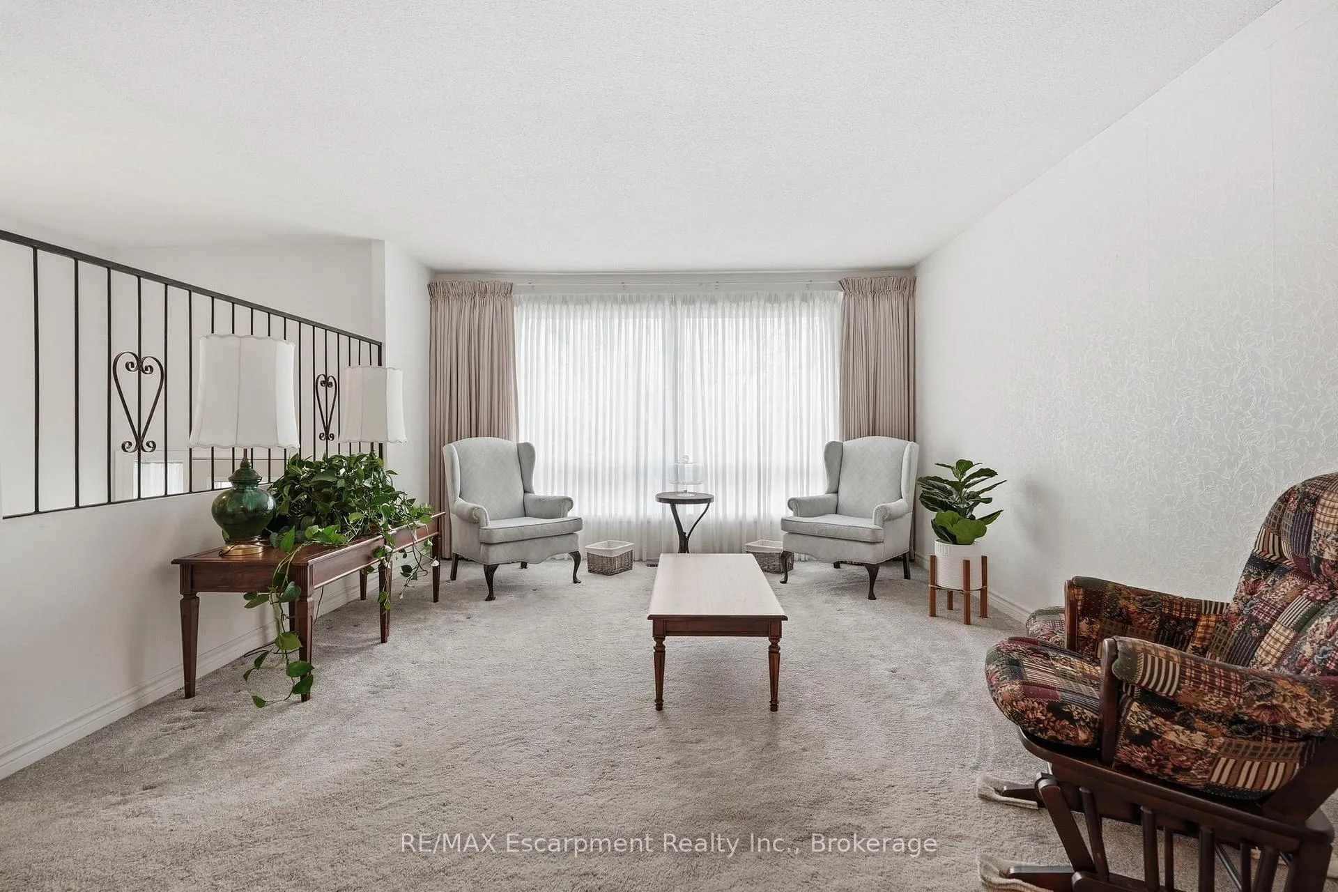 Photo 3 of 10 Farmingdale Crescent, Barrie, Cundles East — HOMEH