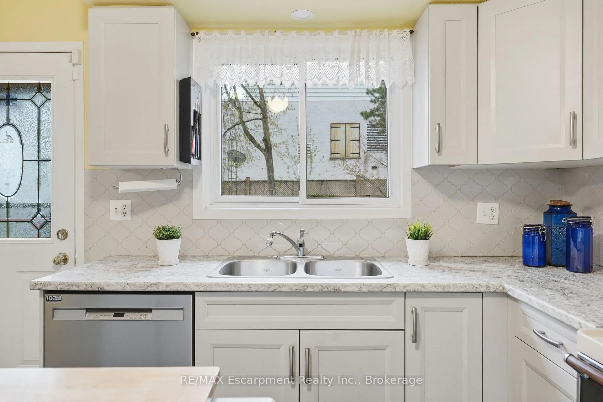 Photo 6 of 10 Farmingdale Crescent, Barrie, Cundles East — HOMEH