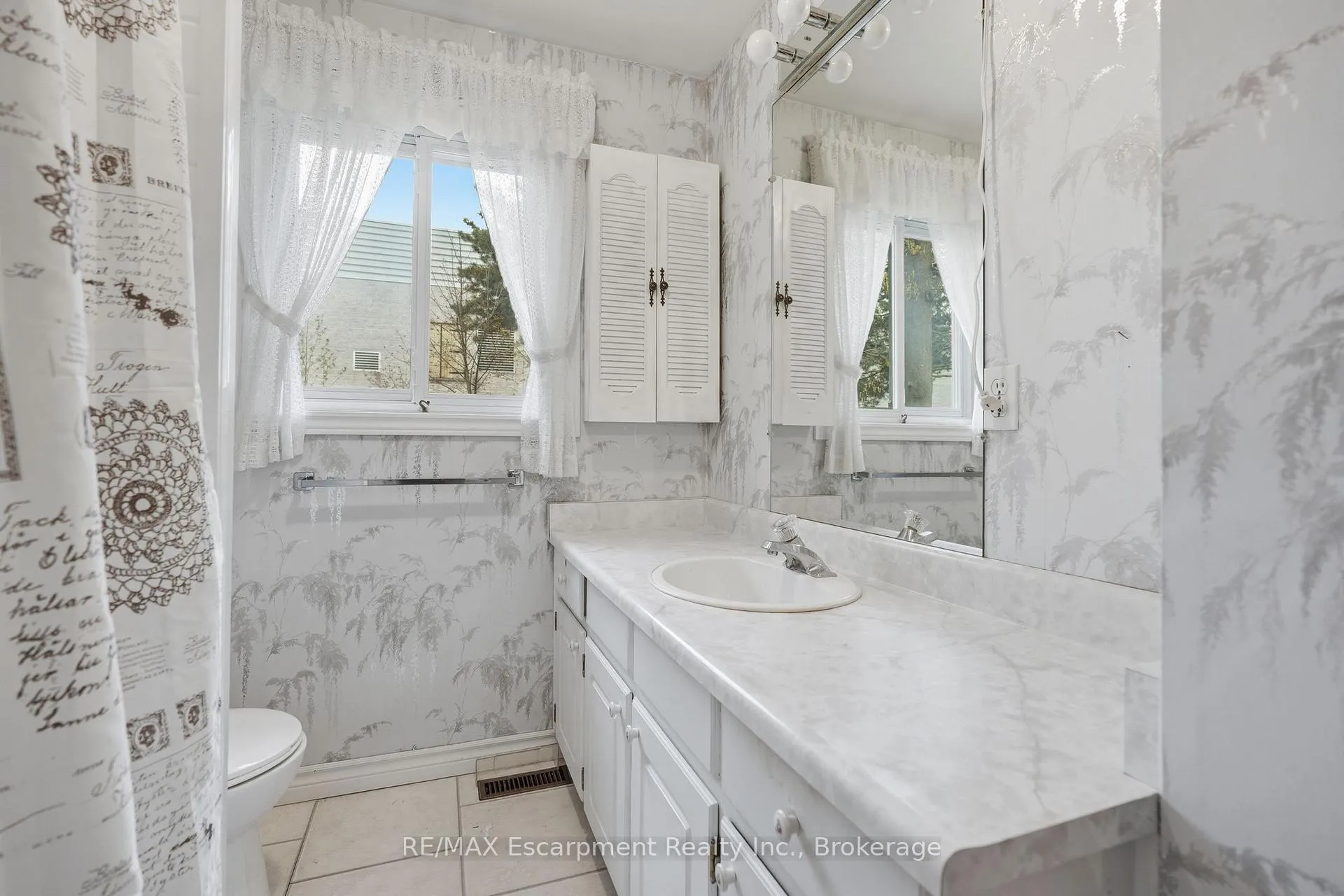 Photo 7 of 10 Farmingdale Crescent, Barrie, Cundles East — HOMEH