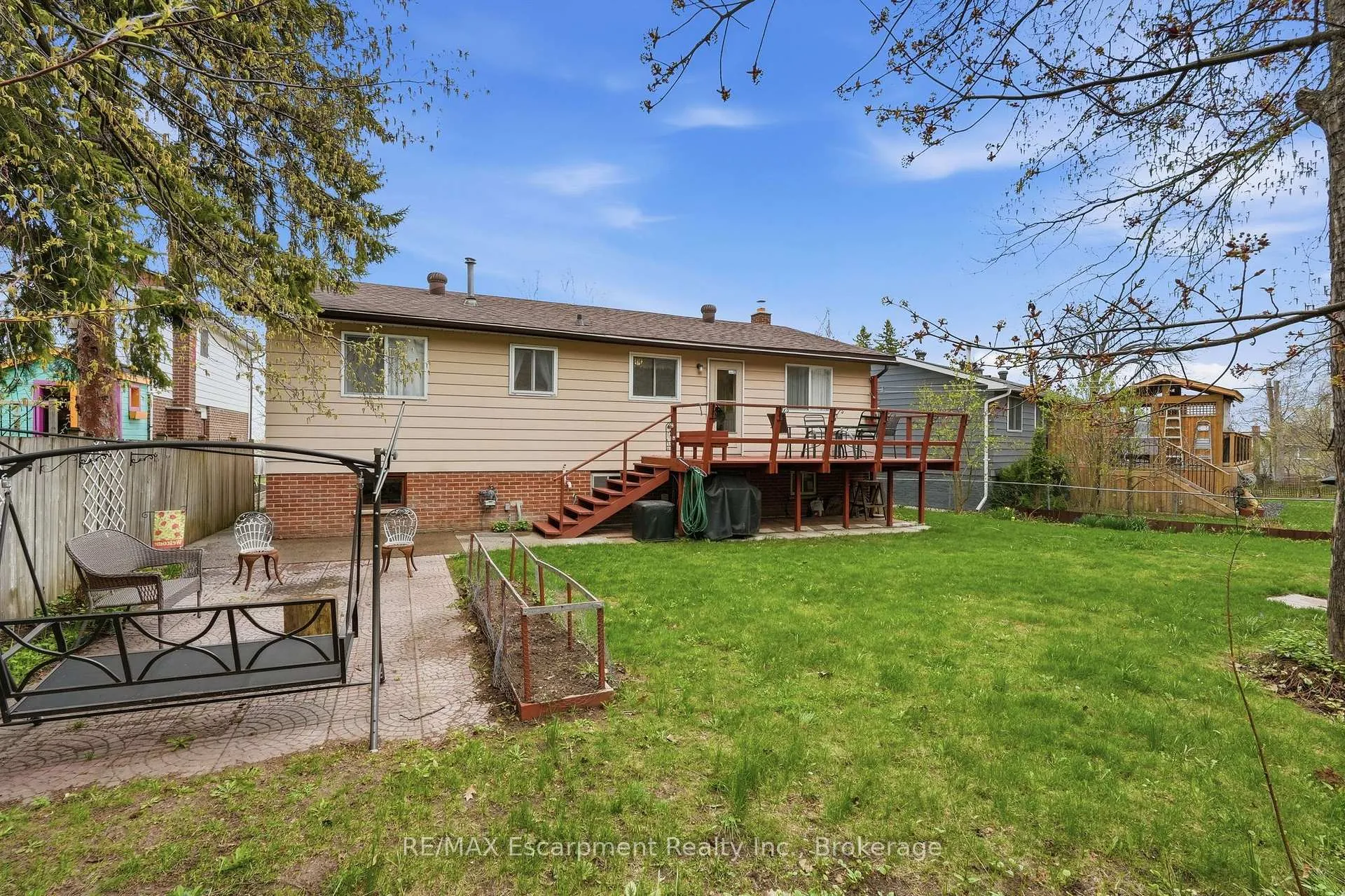 Photo 16 of 10 Farmingdale Crescent, Barrie, Cundles East — HOMEH