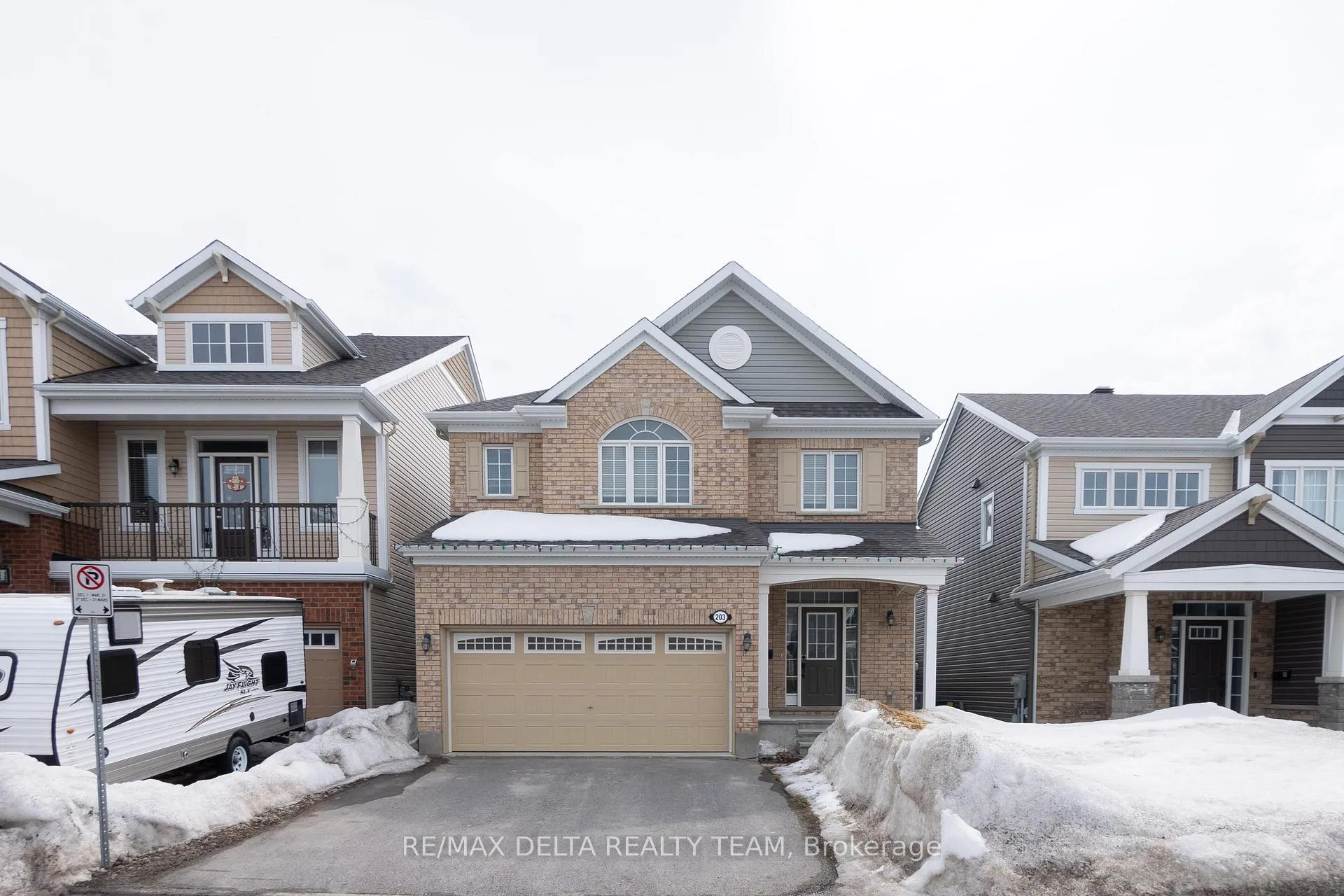 Photo 2 of 203 Flowing Creek Circle, Ottawa, Kanata - Emerald Meadows/Trailwest — HOMEH