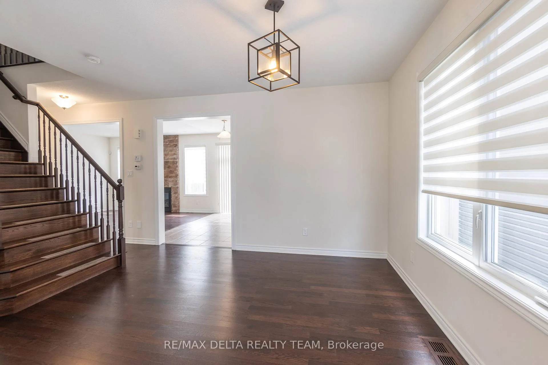 Photo 4 of 203 Flowing Creek Circle, Ottawa, Kanata - Emerald Meadows/Trailwest — HOMEH