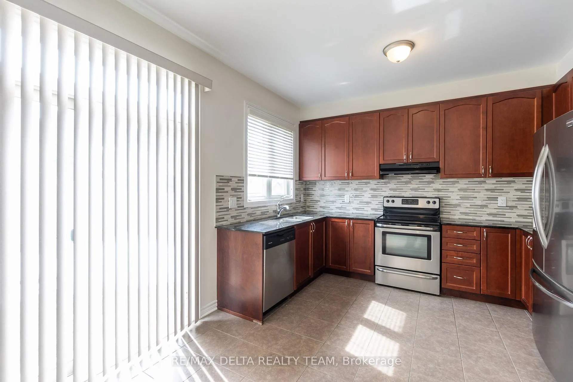 Photo 6 of 203 Flowing Creek Circle, Ottawa, Kanata - Emerald Meadows/Trailwest — HOMEH