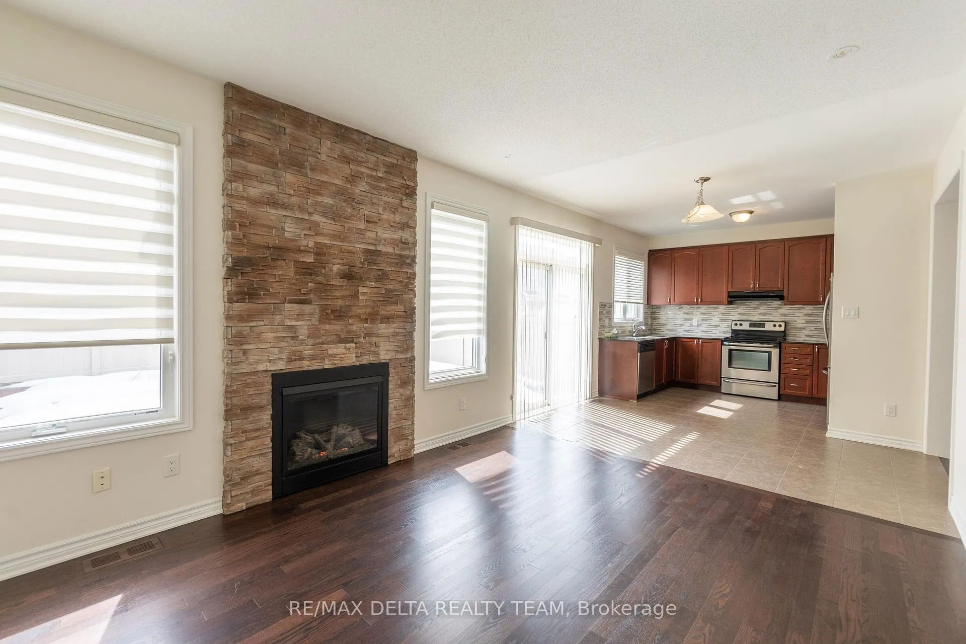 Photo 10 of 203 Flowing Creek Circle, Ottawa, Kanata - Emerald Meadows/Trailwest — HOMEH