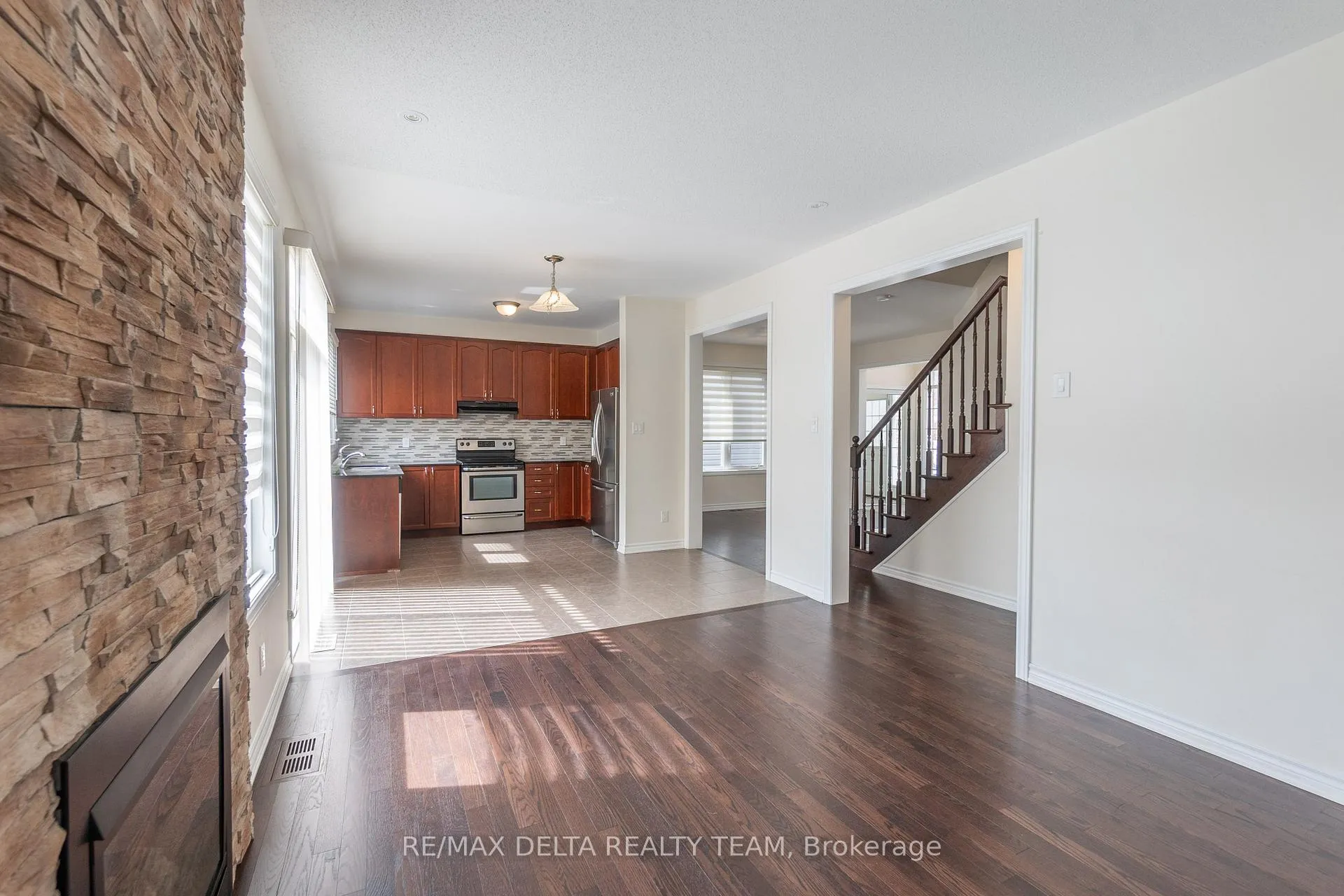 Photo 11 of 203 Flowing Creek Circle, Ottawa, Kanata - Emerald Meadows/Trailwest — HOMEH