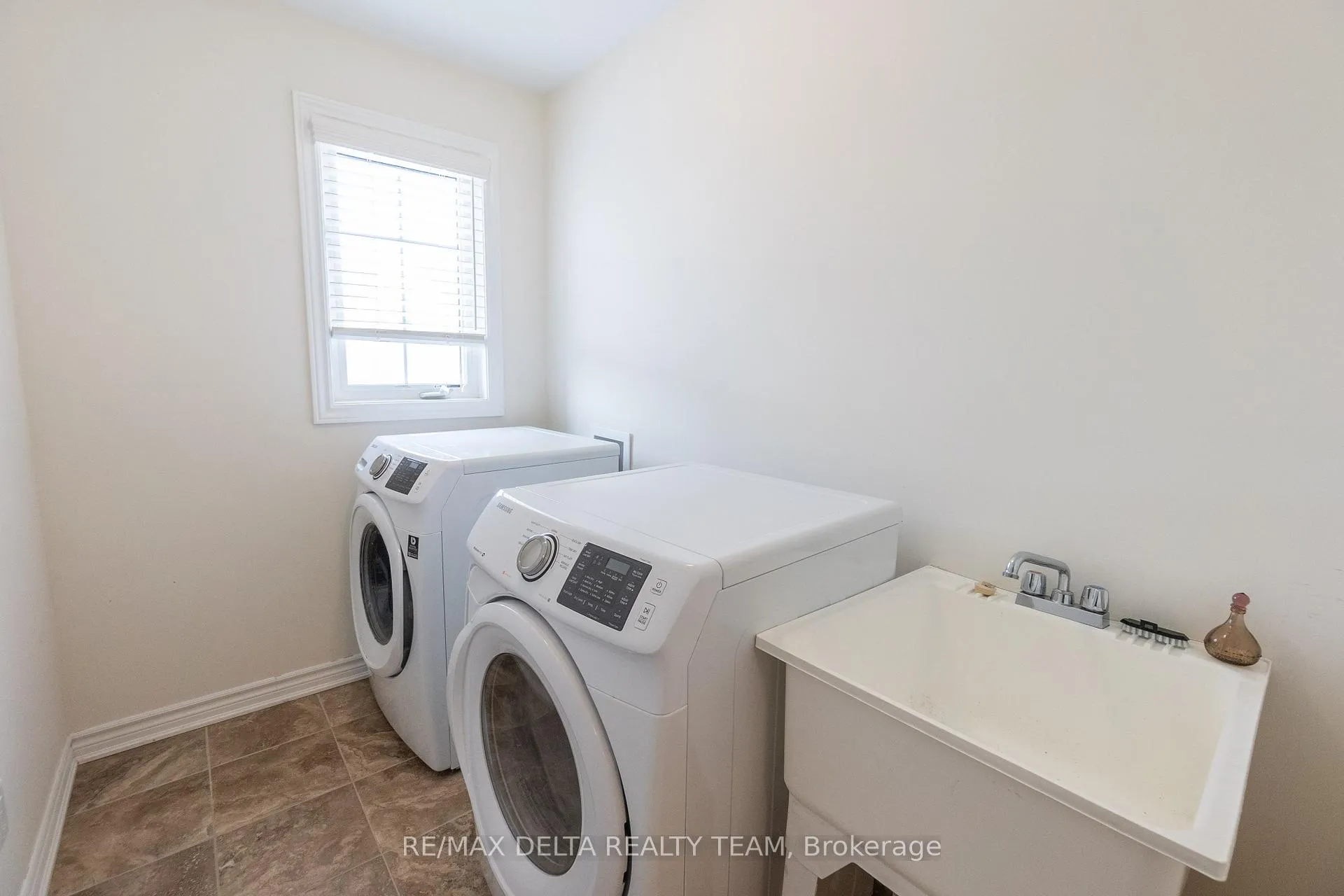 Photo 17 of 203 Flowing Creek Circle, Ottawa, Kanata - Emerald Meadows/Trailwest — HOMEH
