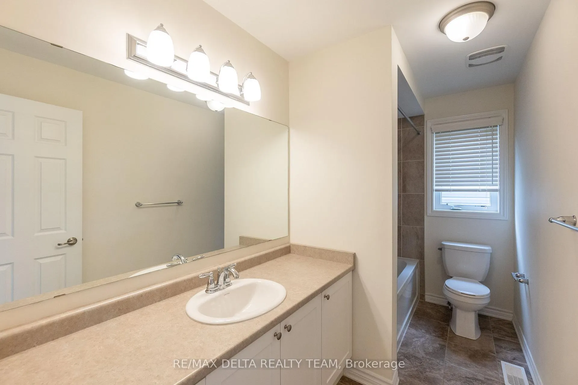 Photo 23 of 203 Flowing Creek Circle, Ottawa, Kanata - Emerald Meadows/Trailwest — HOMEH